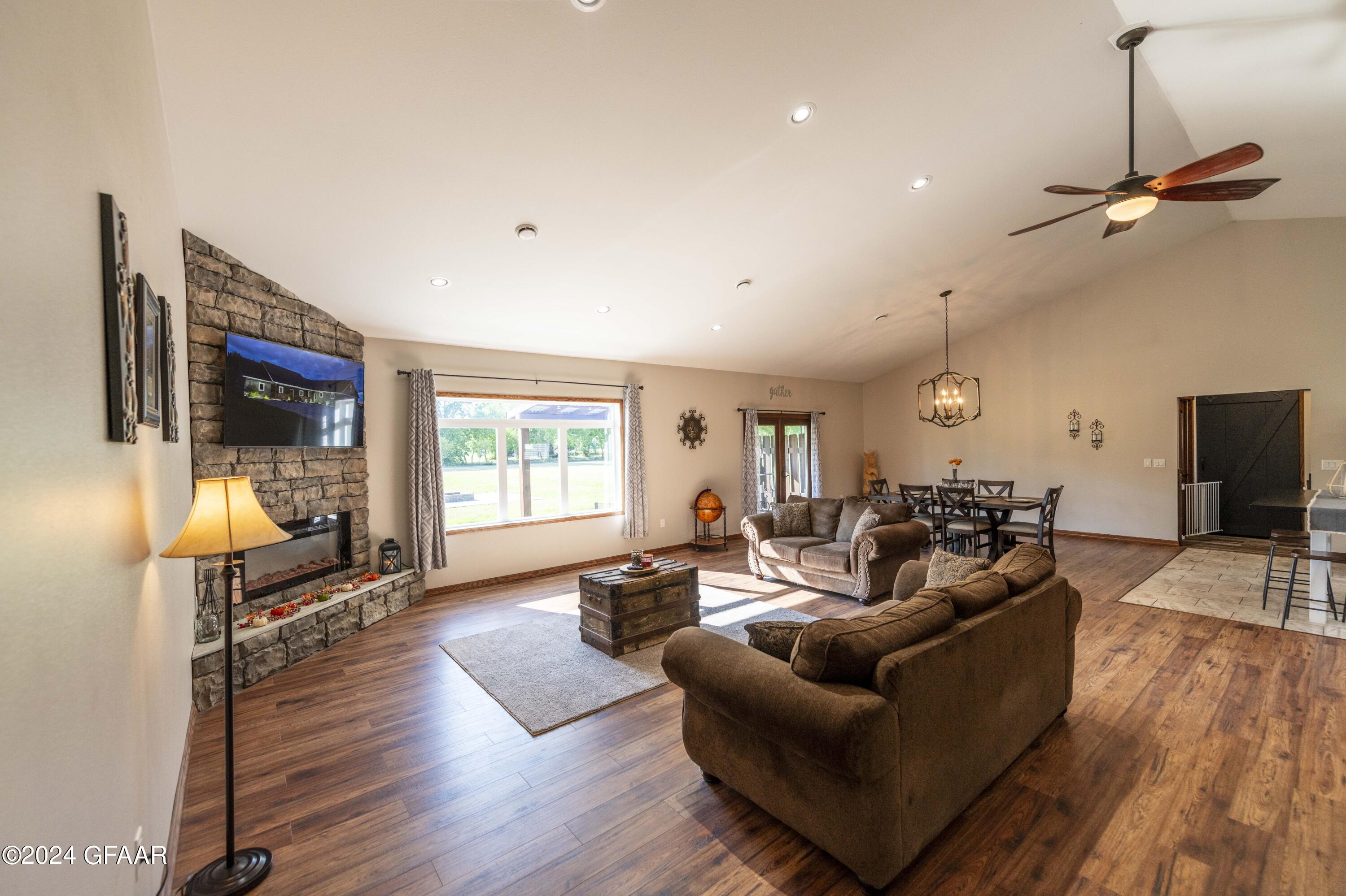 1091 MORNING DOVE Drive NE