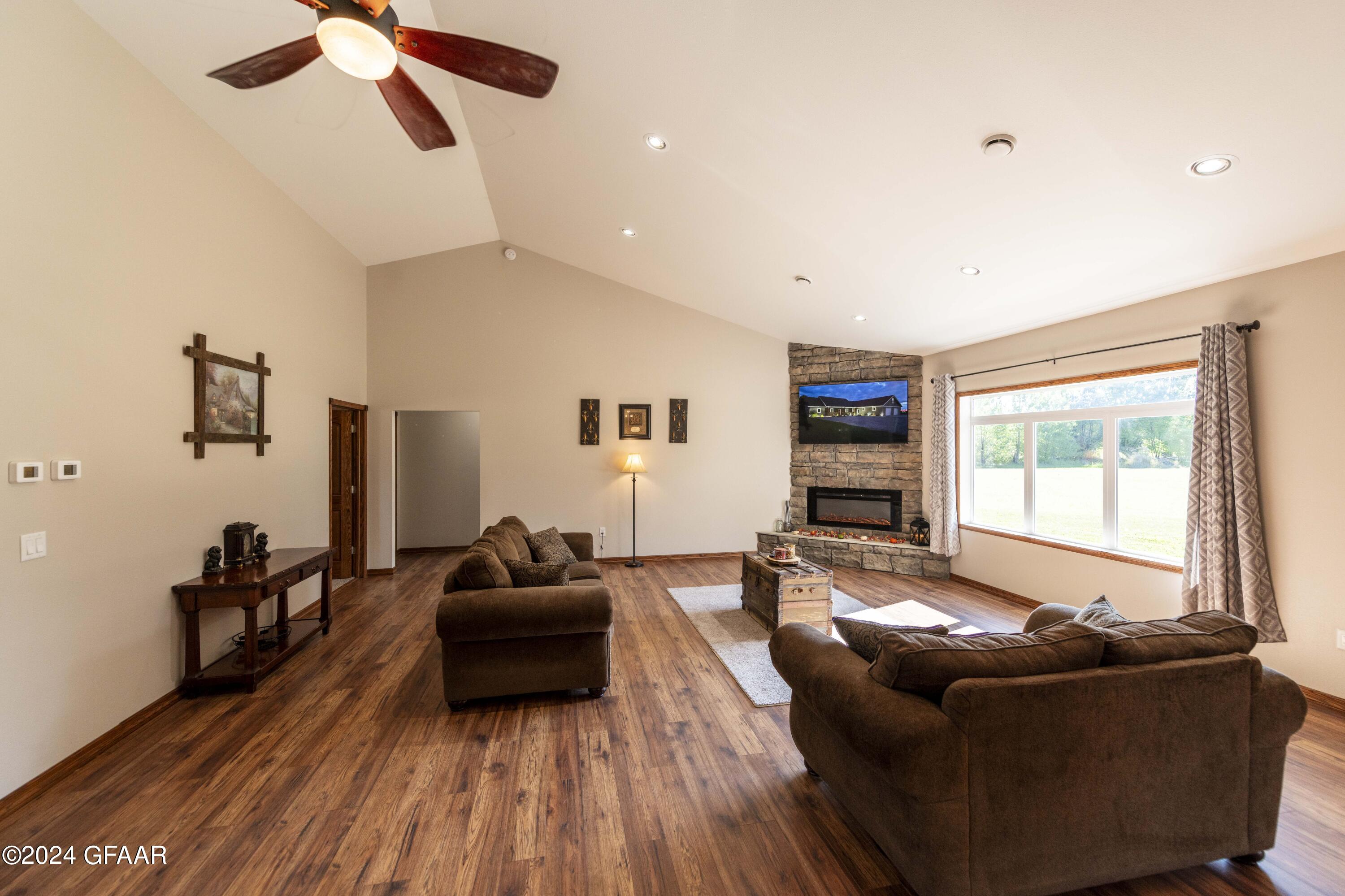 1091 MORNING DOVE Drive NE