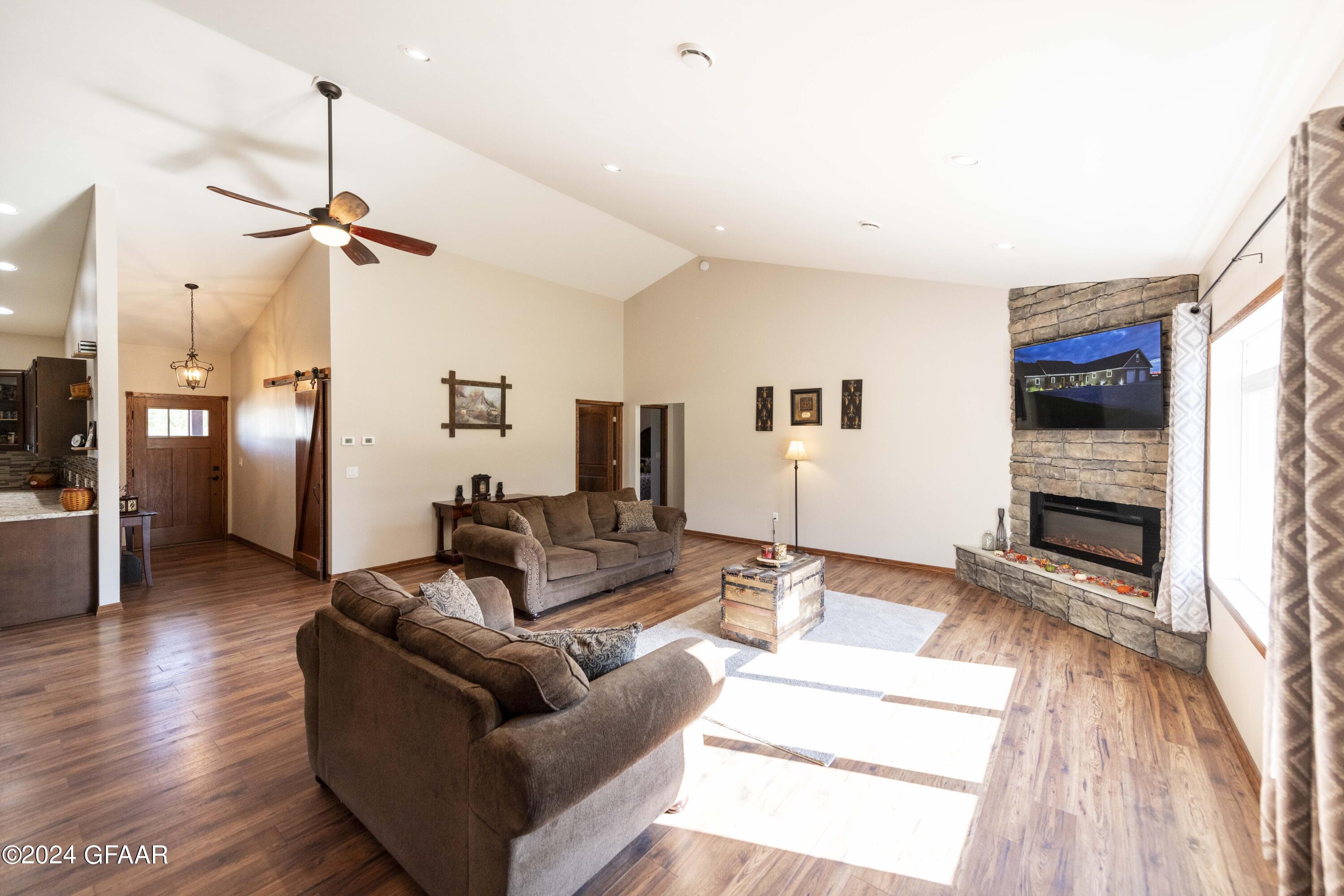 1091 MORNING DOVE Drive NE