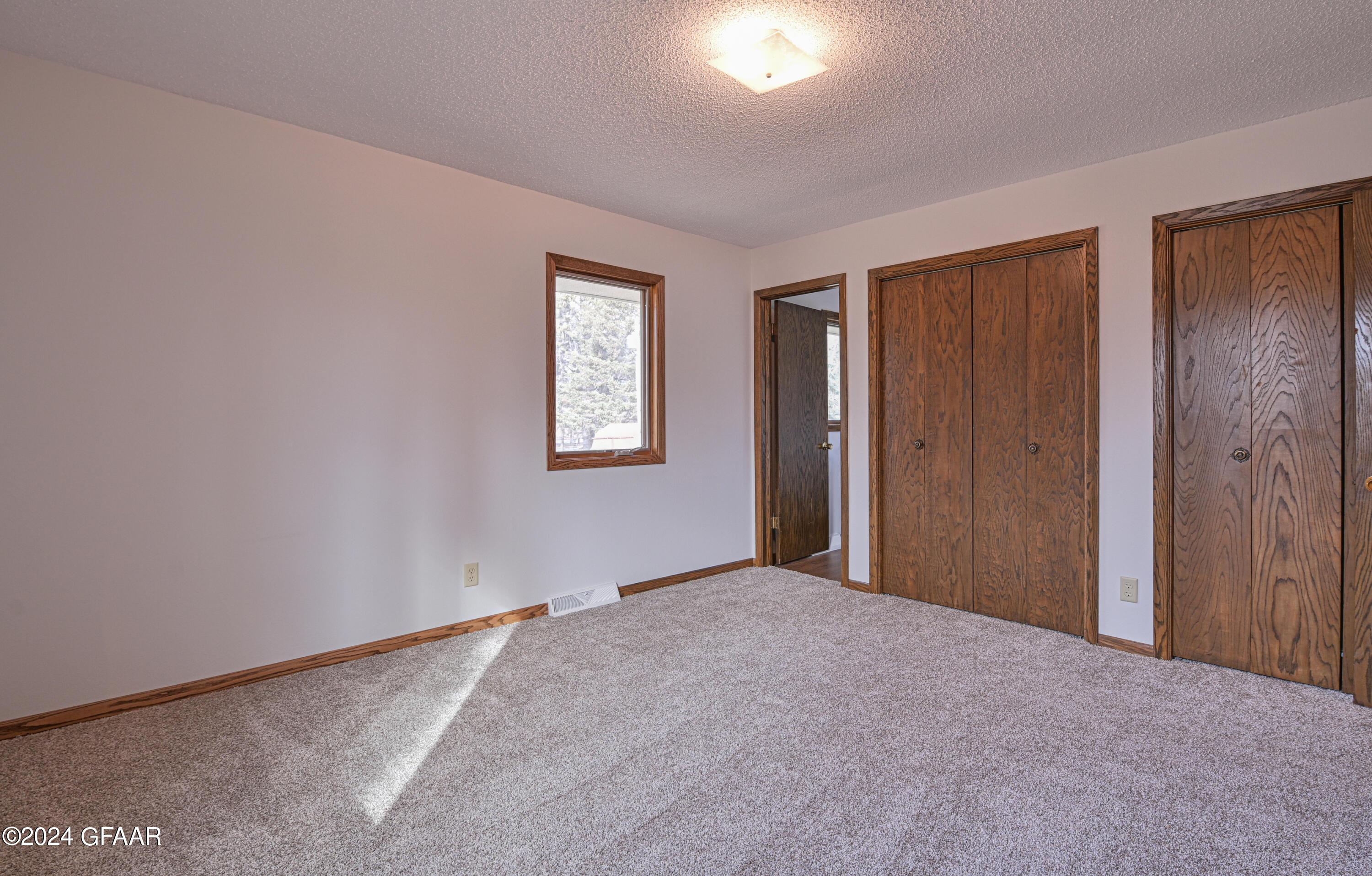 10211 452ND Avenue NW