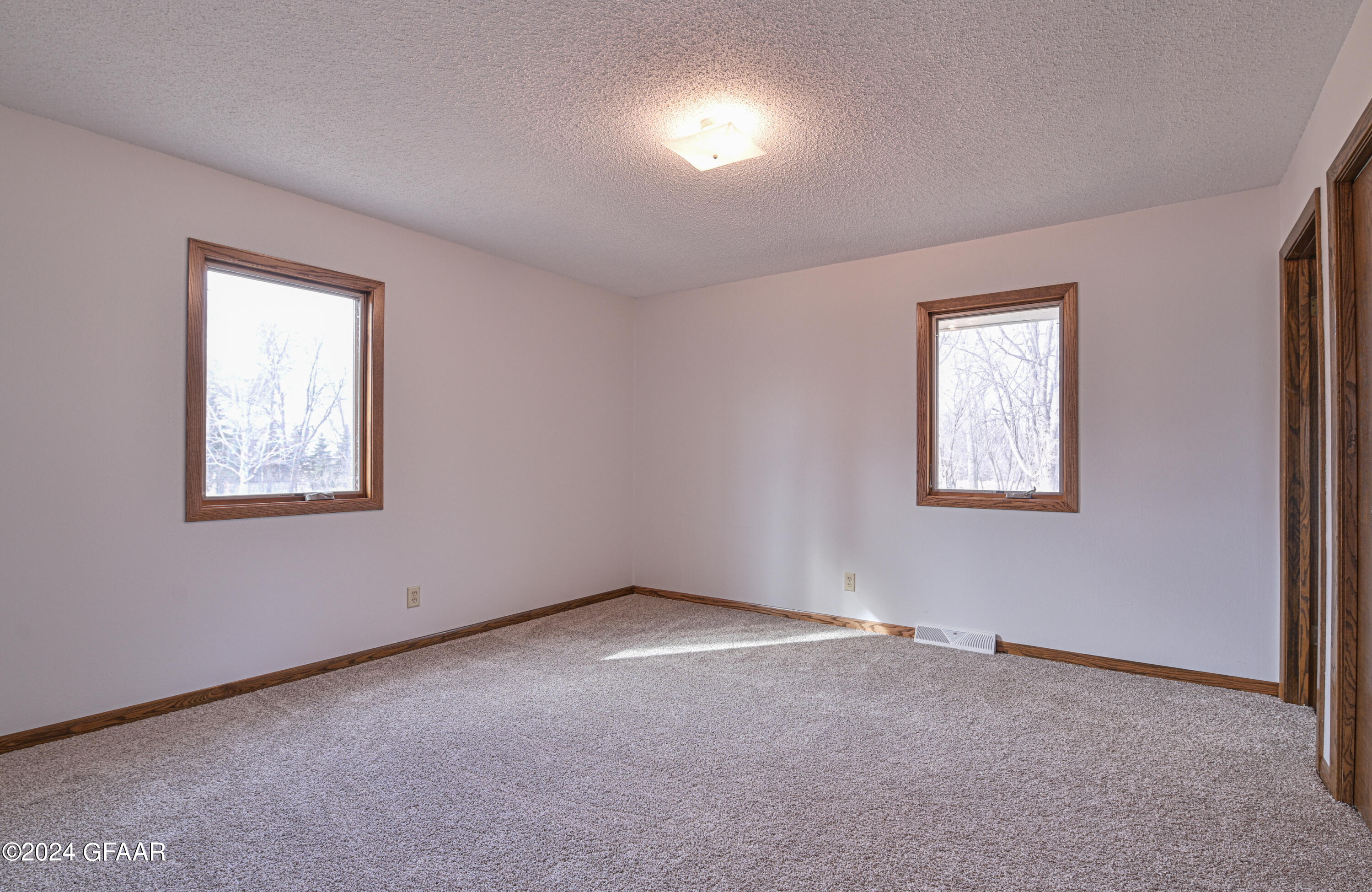 10211 452ND Avenue NW