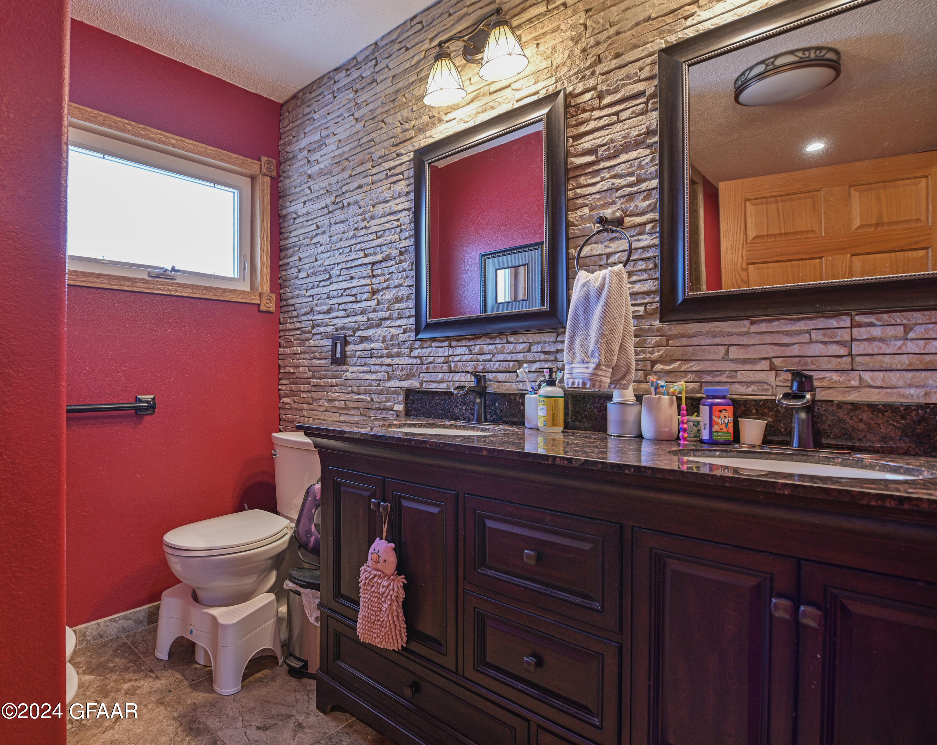 1220 EAGLE Avenue NE