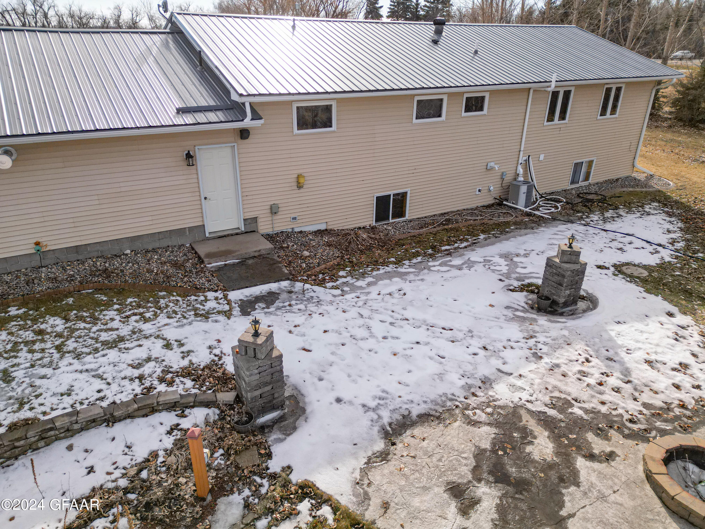 1220 EAGLE Avenue NE