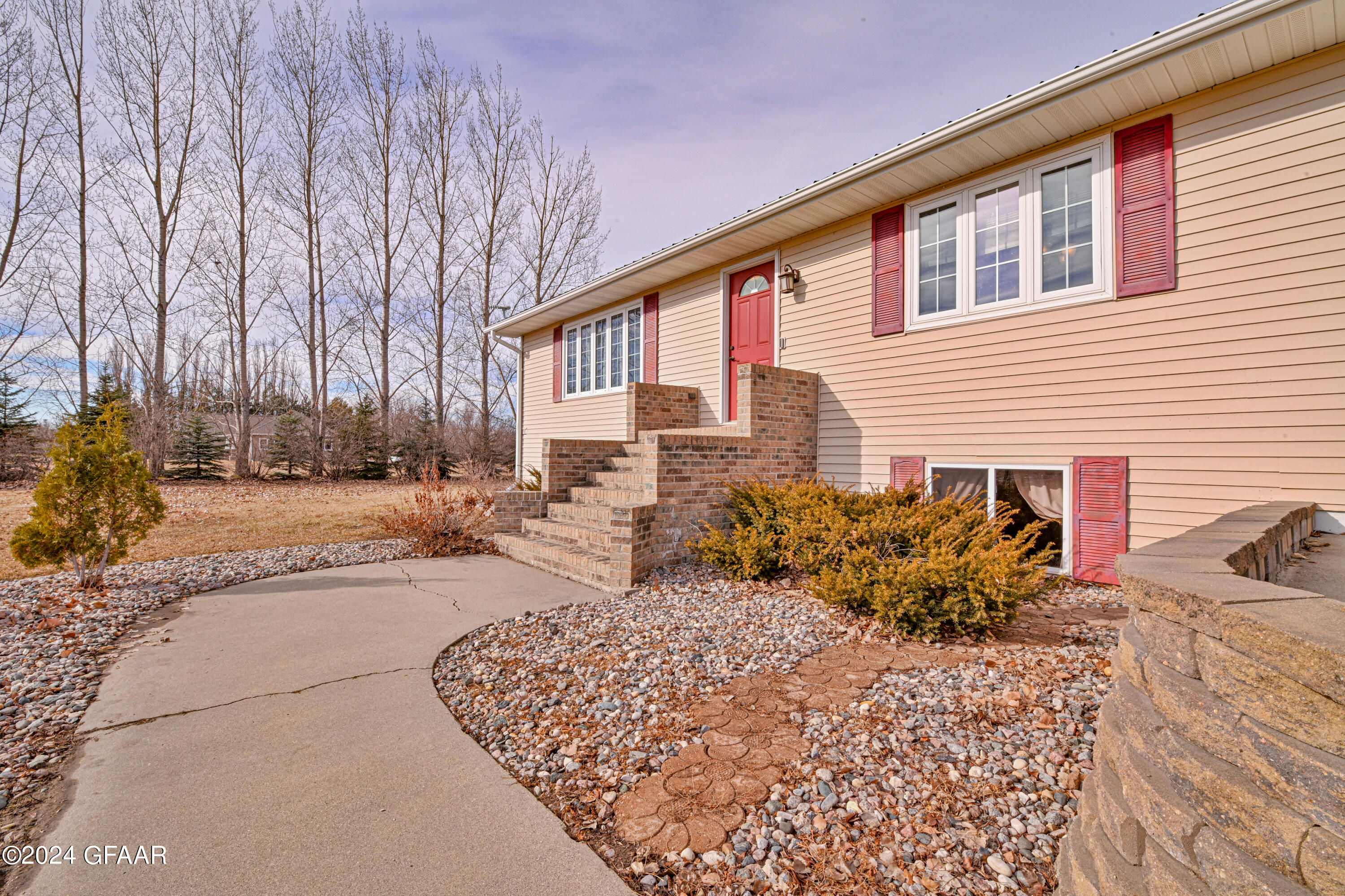 1220 EAGLE Avenue NE