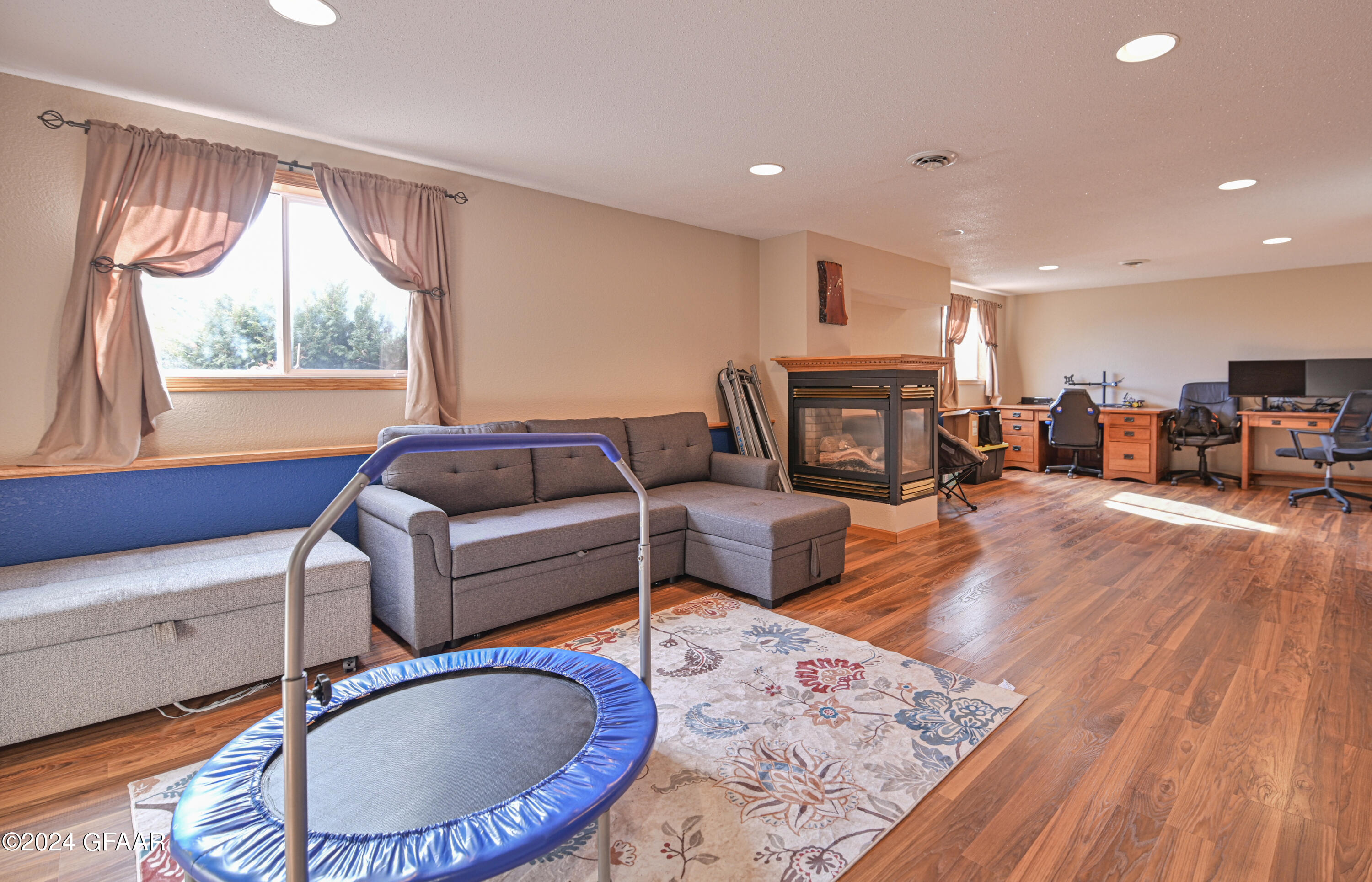 1220 EAGLE Avenue NE