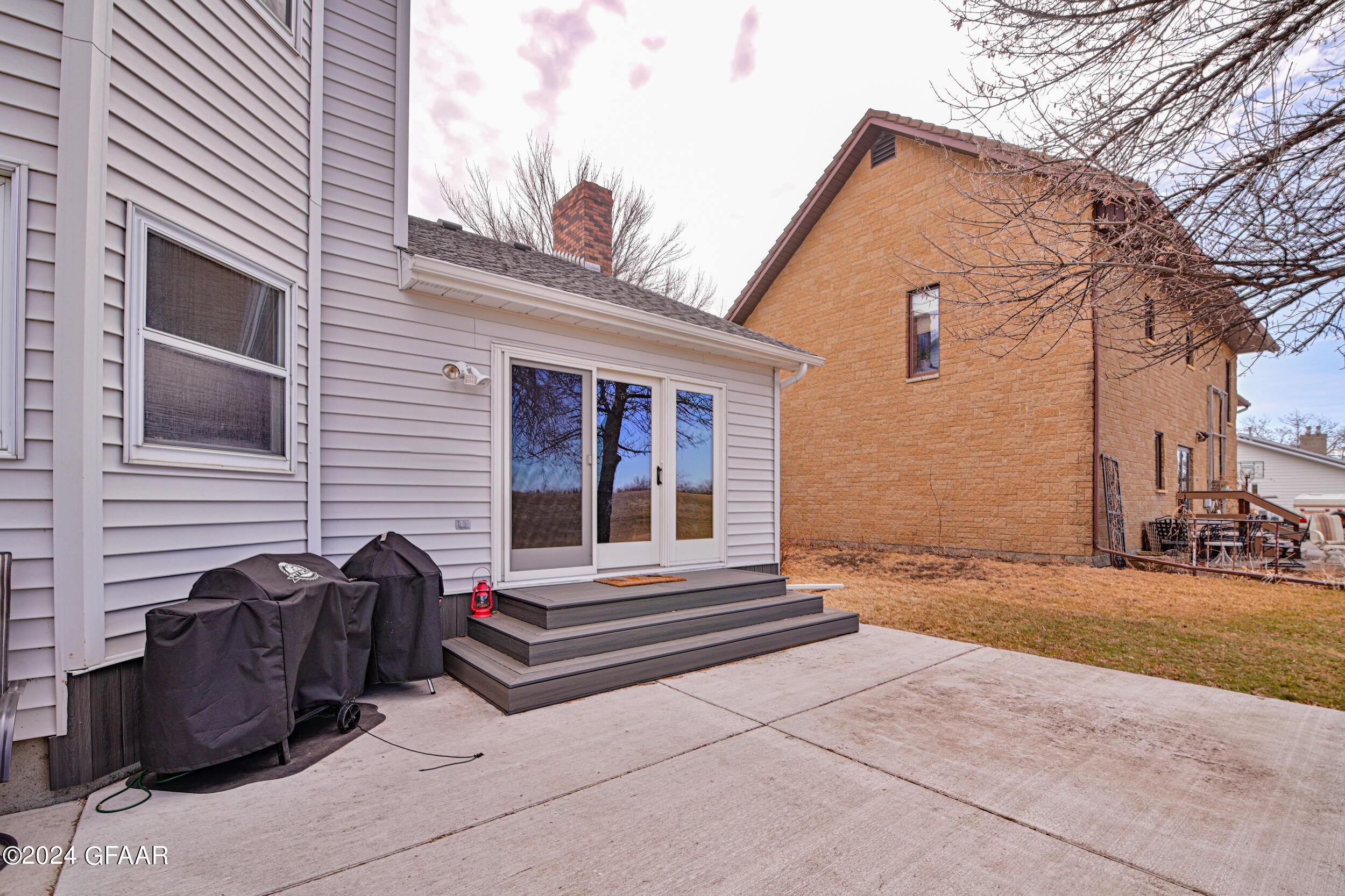 1613 8TH Street SE