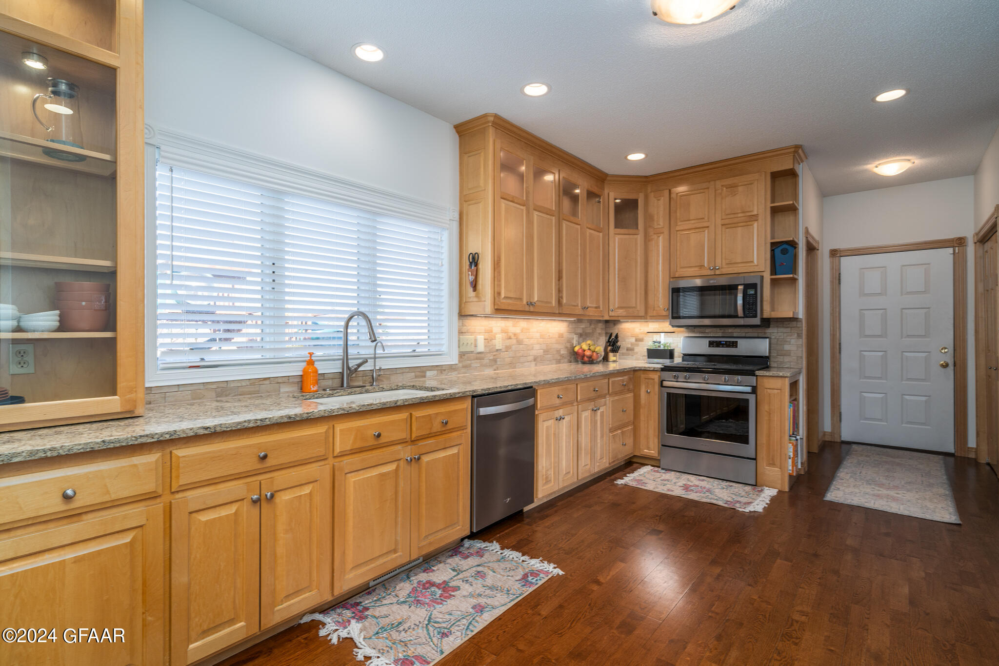 1083 DEER TRAIL Lane NE