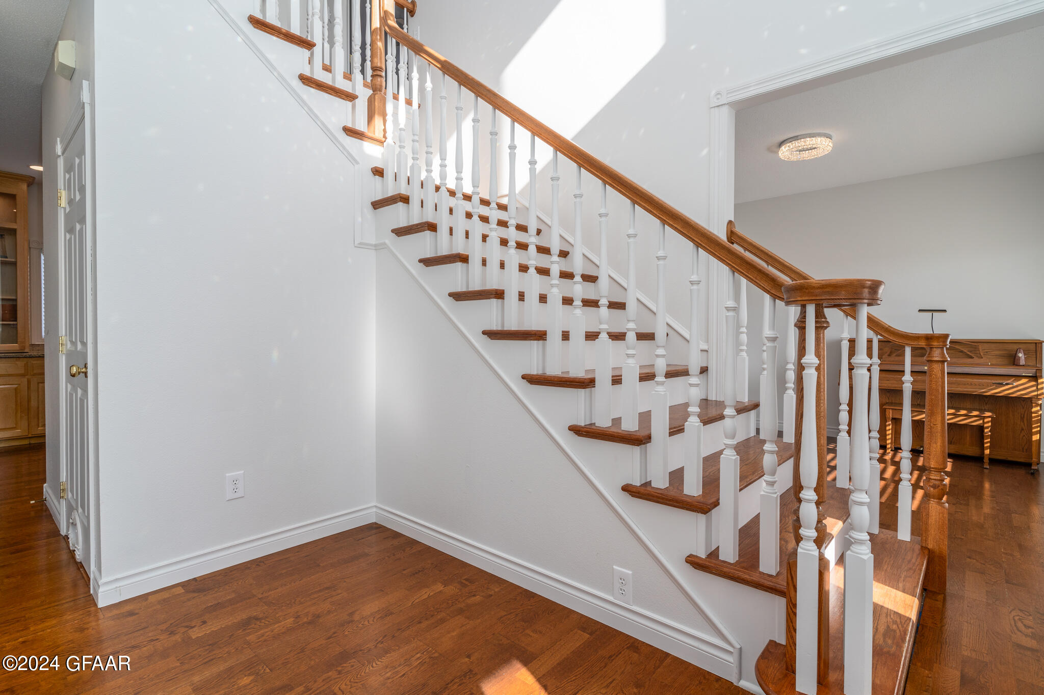 1083 DEER TRAIL Lane NE