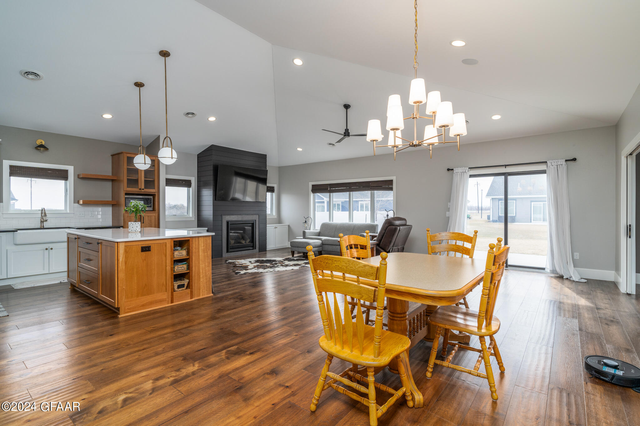 6166 CAMELLIA Circle