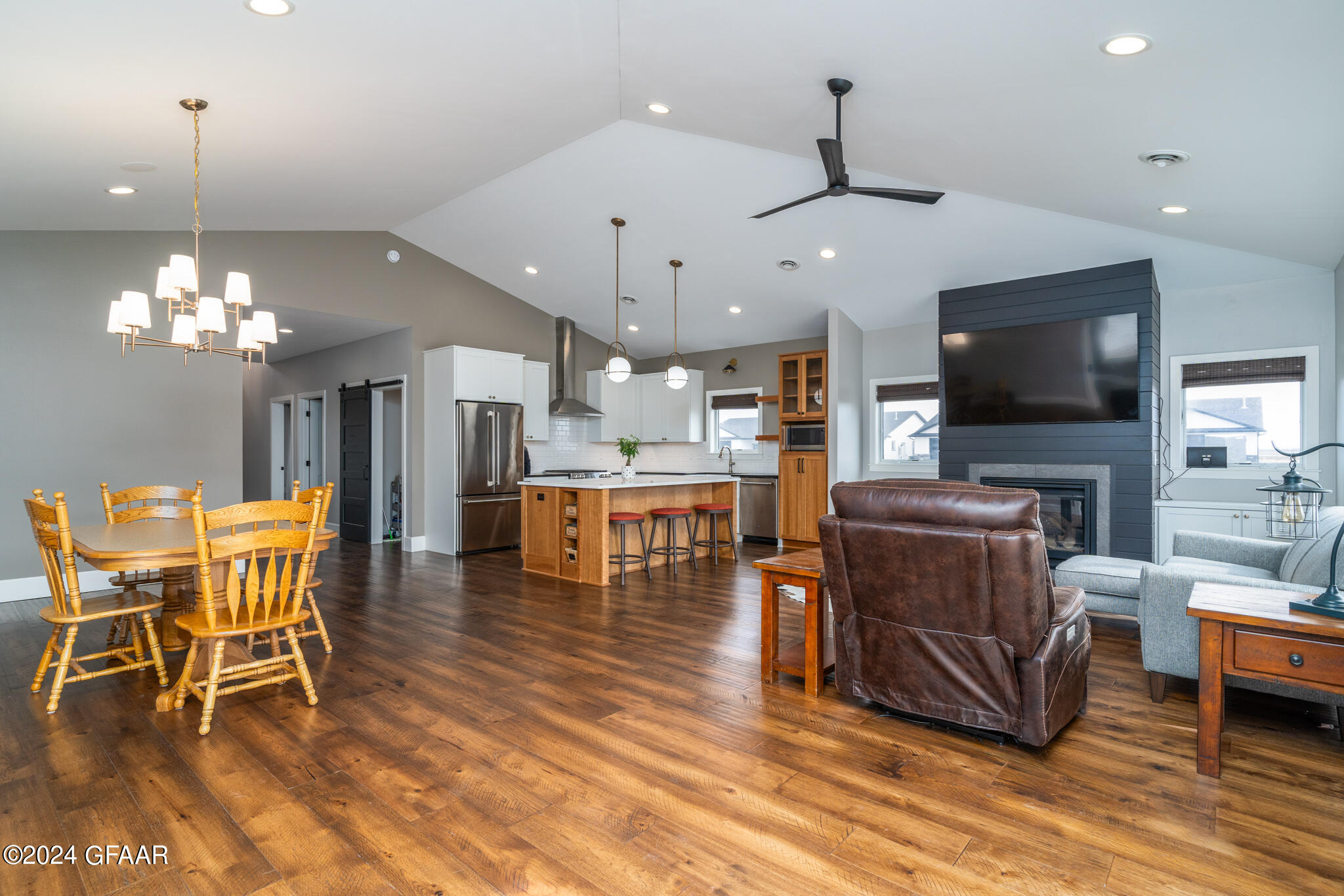 6166 CAMELLIA Circle