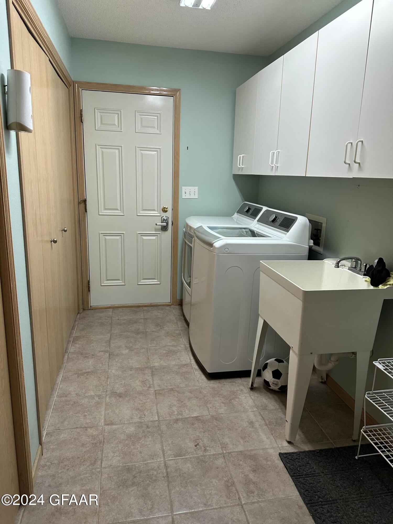 830 RAINDALE Court