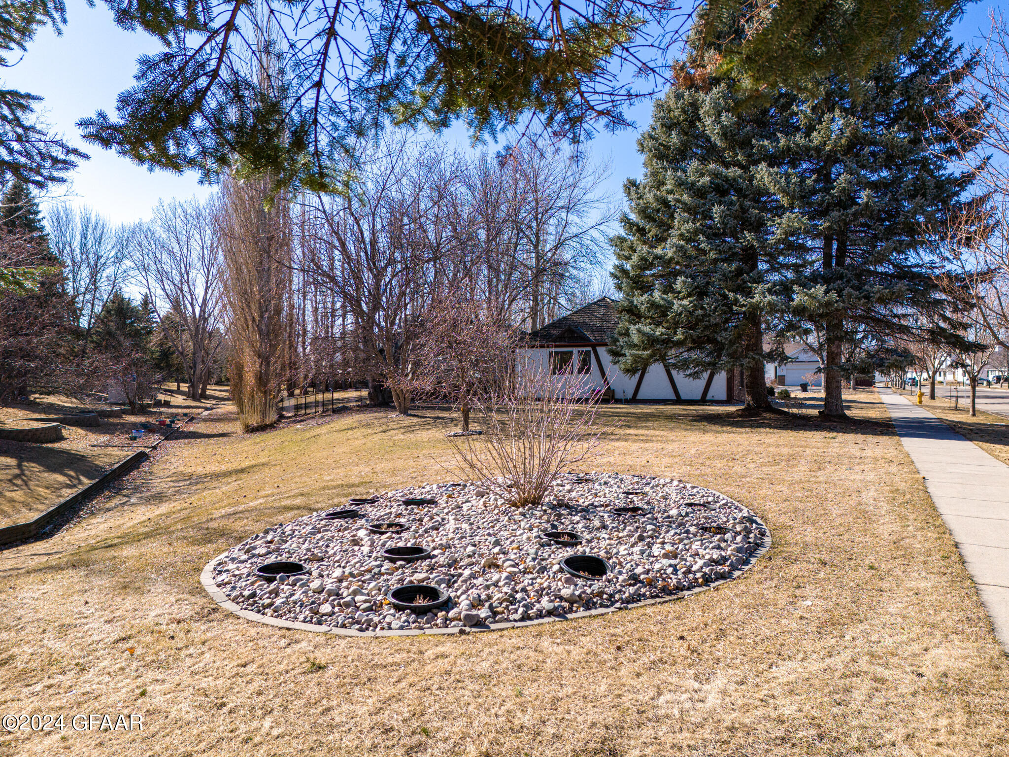 205 LEEWARD HILLS Lane