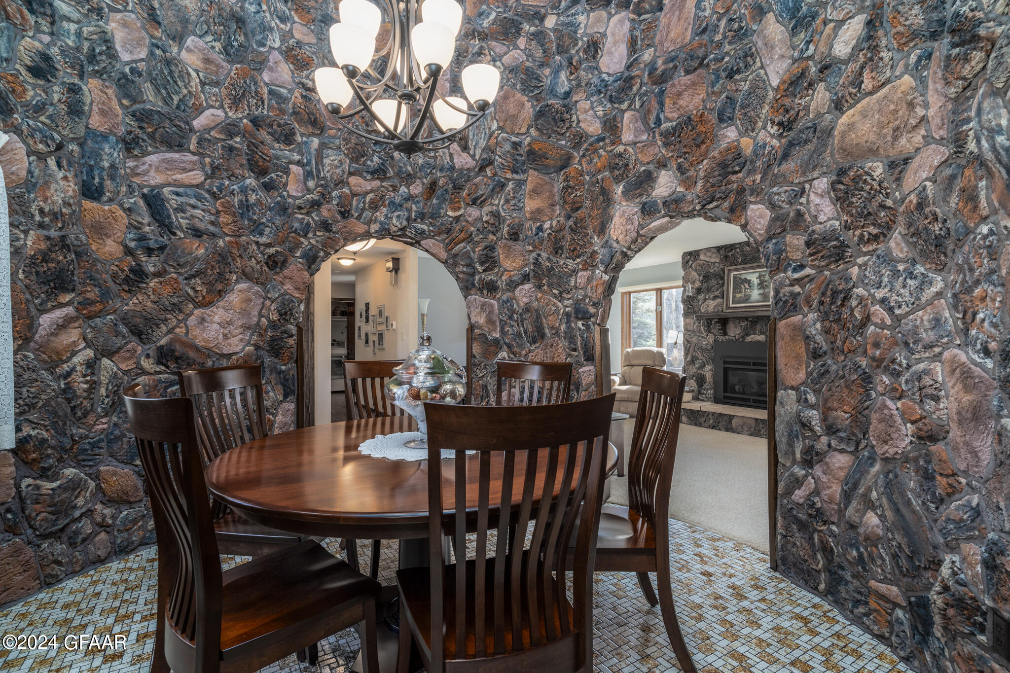 205 LEEWARD HILLS Lane