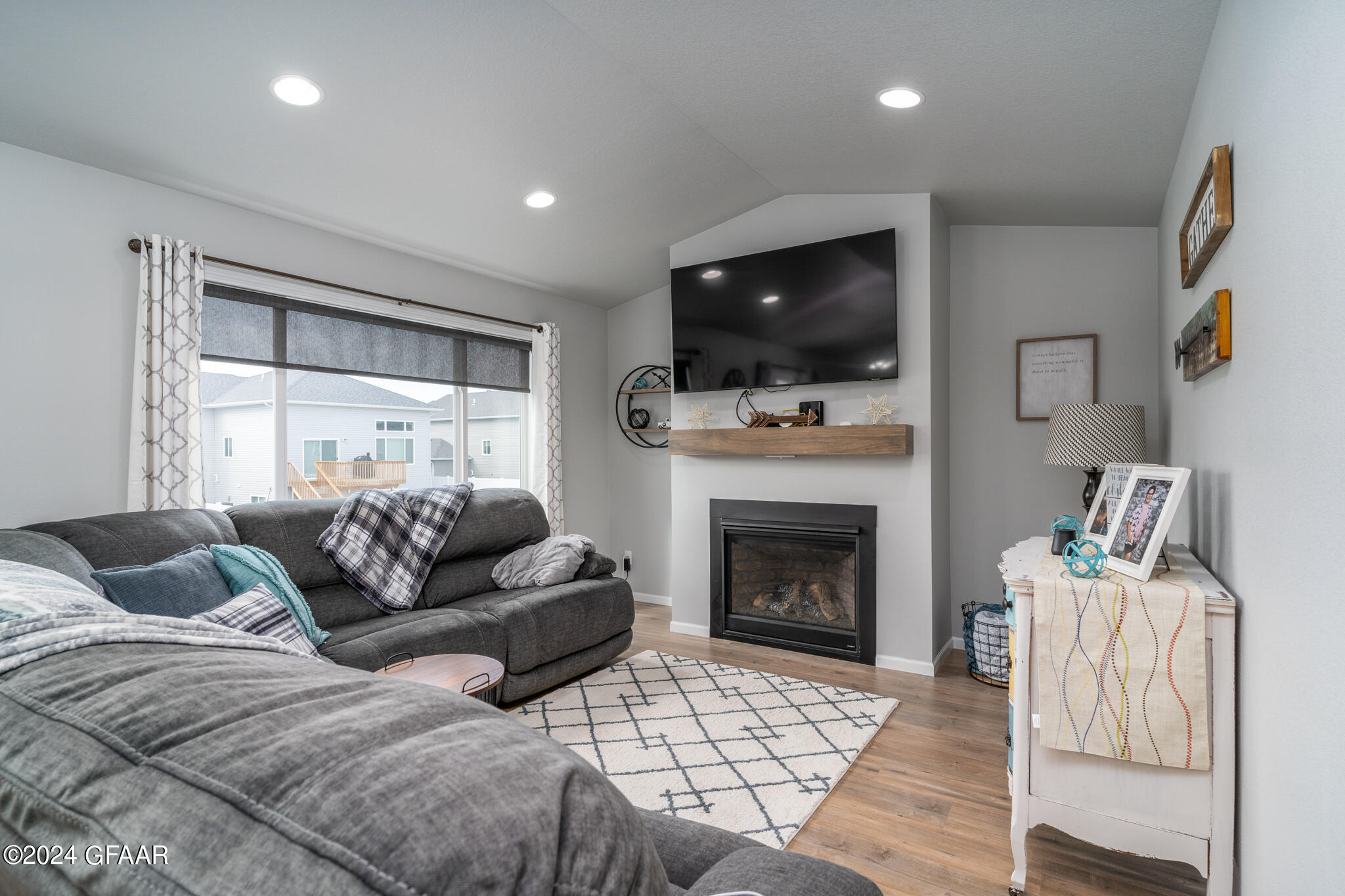 947 CEDAR BURLS Drive