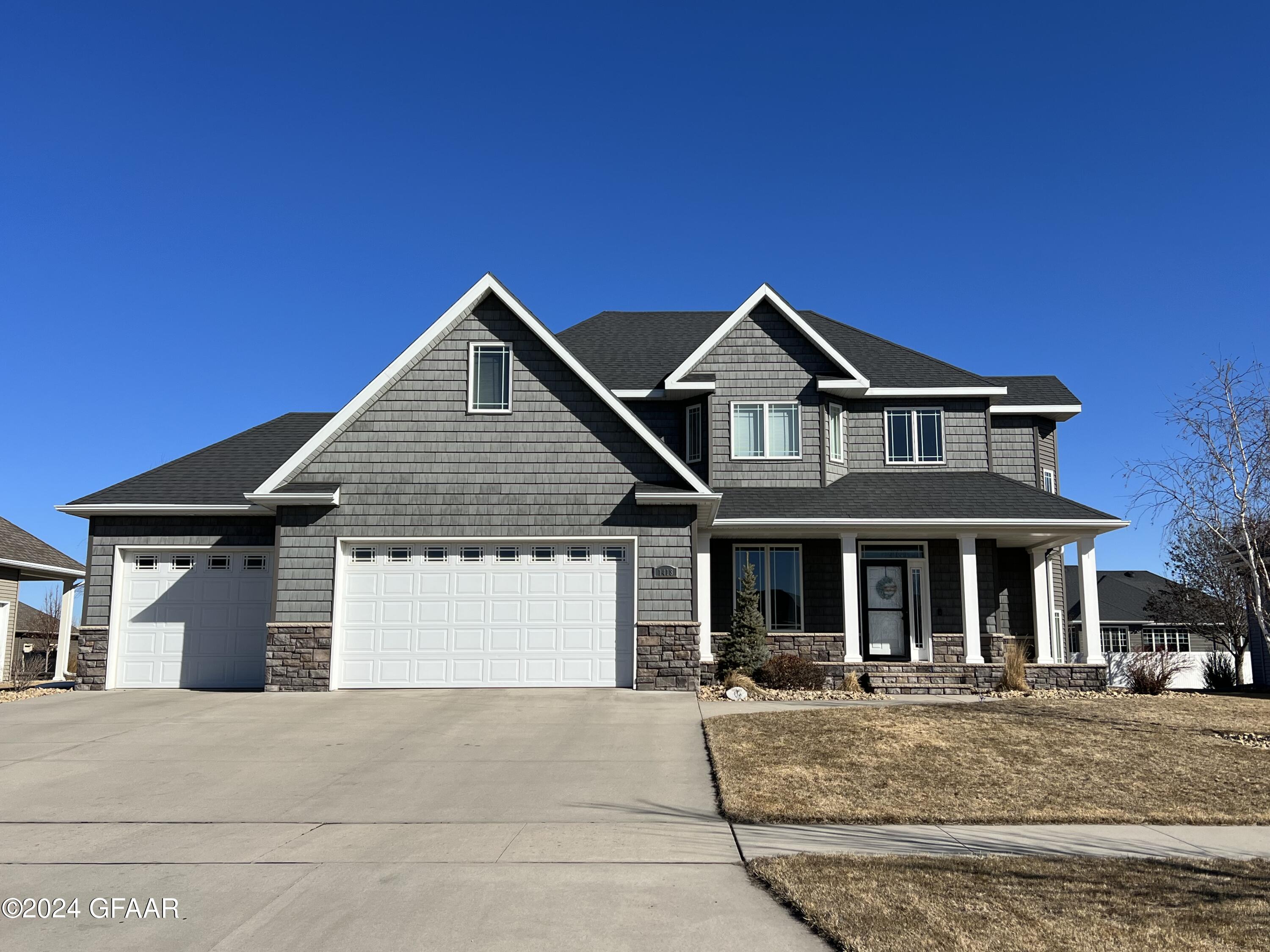 1418 ROBERT Circle
