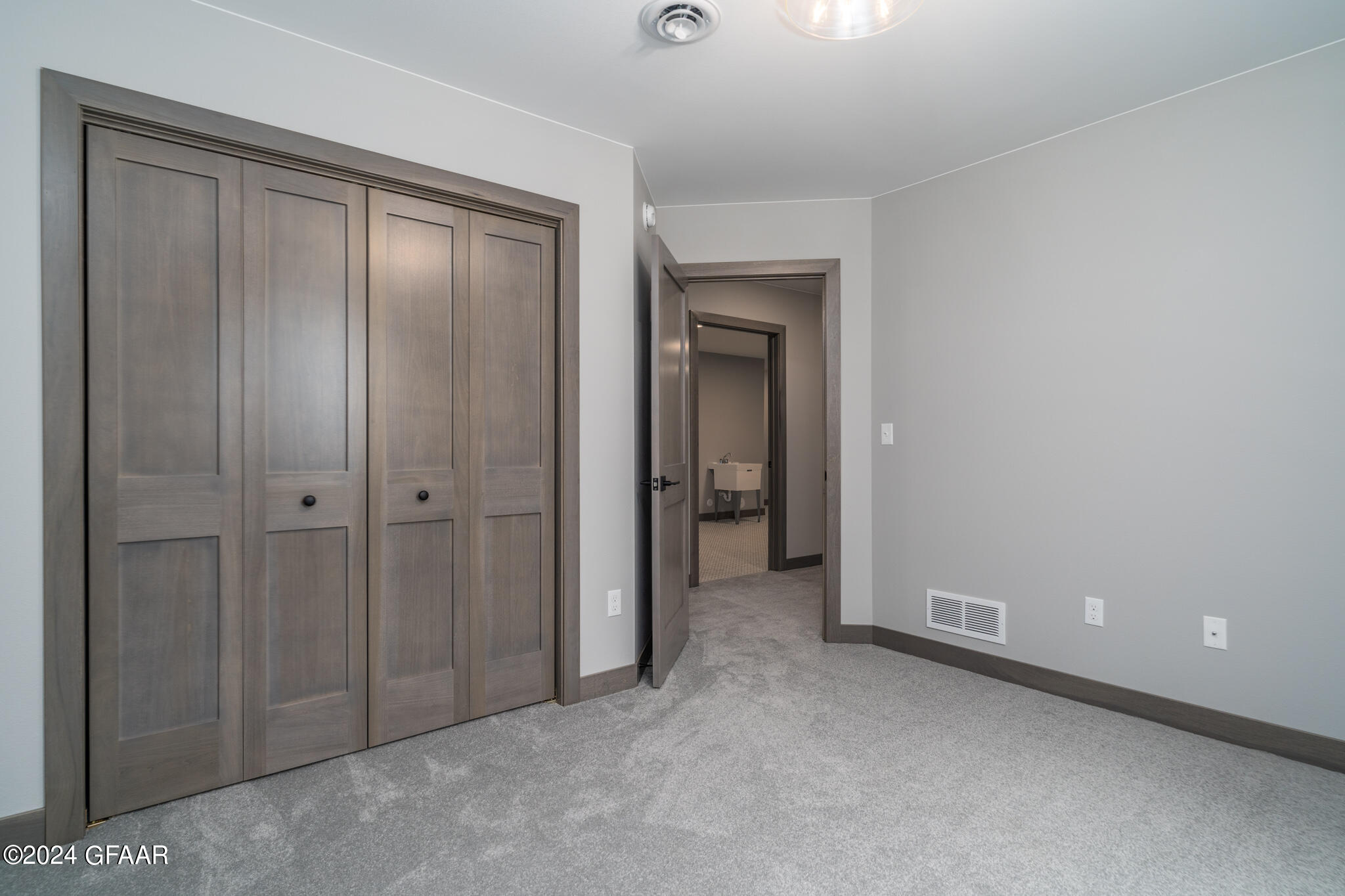 6066 W PRAIRIEWOOD Drive