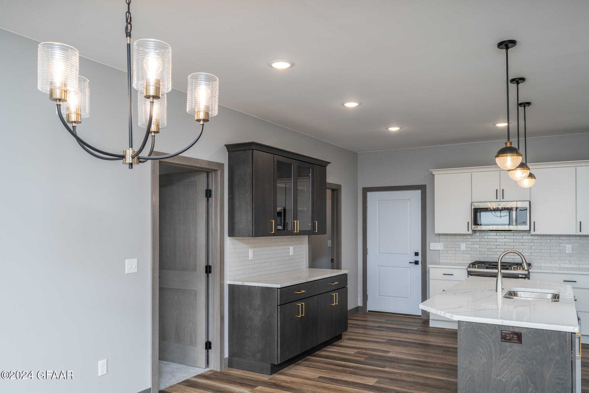 6066 W PRAIRIEWOOD Drive