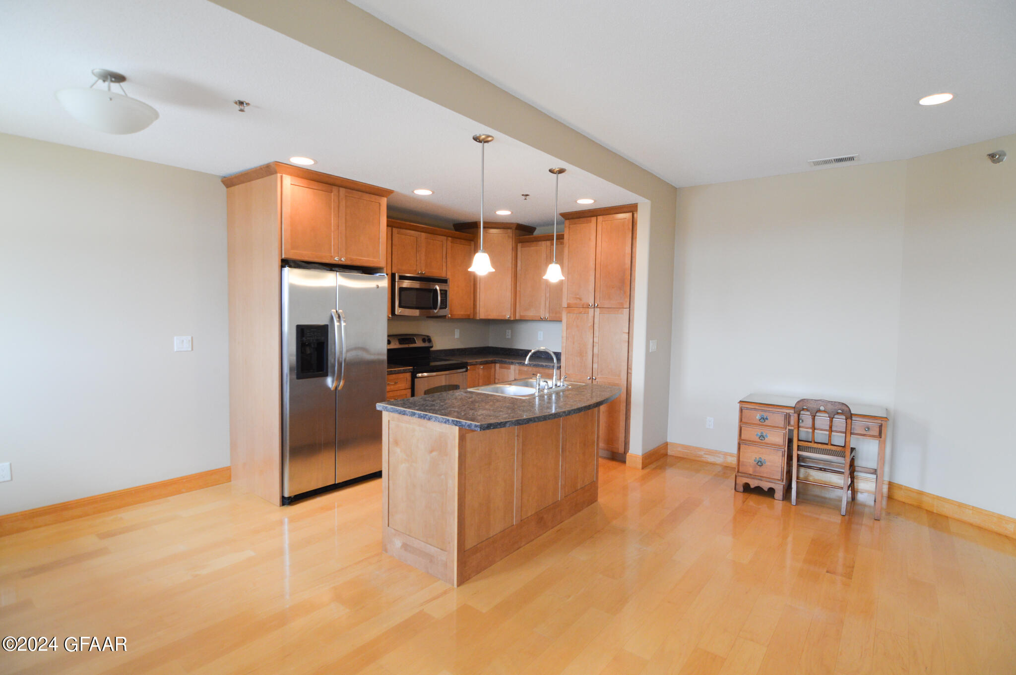 6100 KINGS VIEW Drive, 206