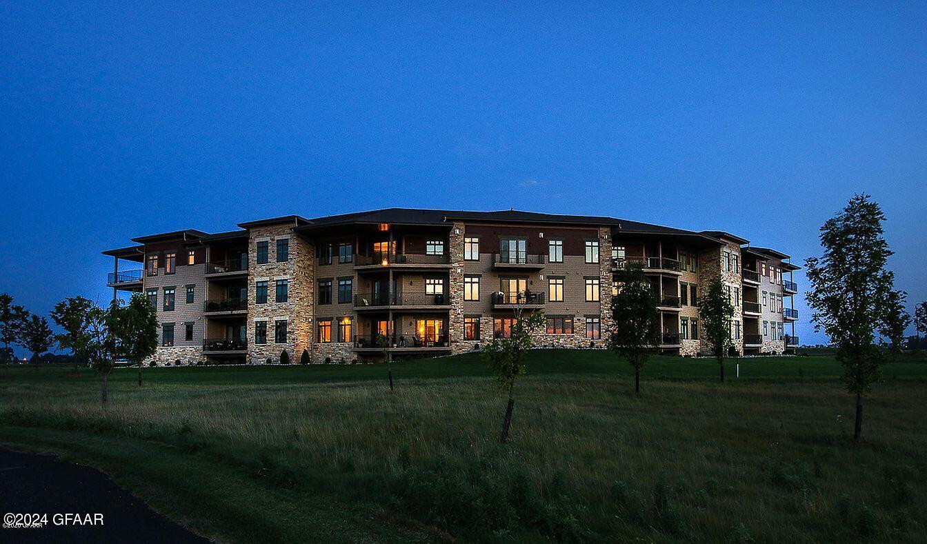6100 KINGS VIEW Drive, 206