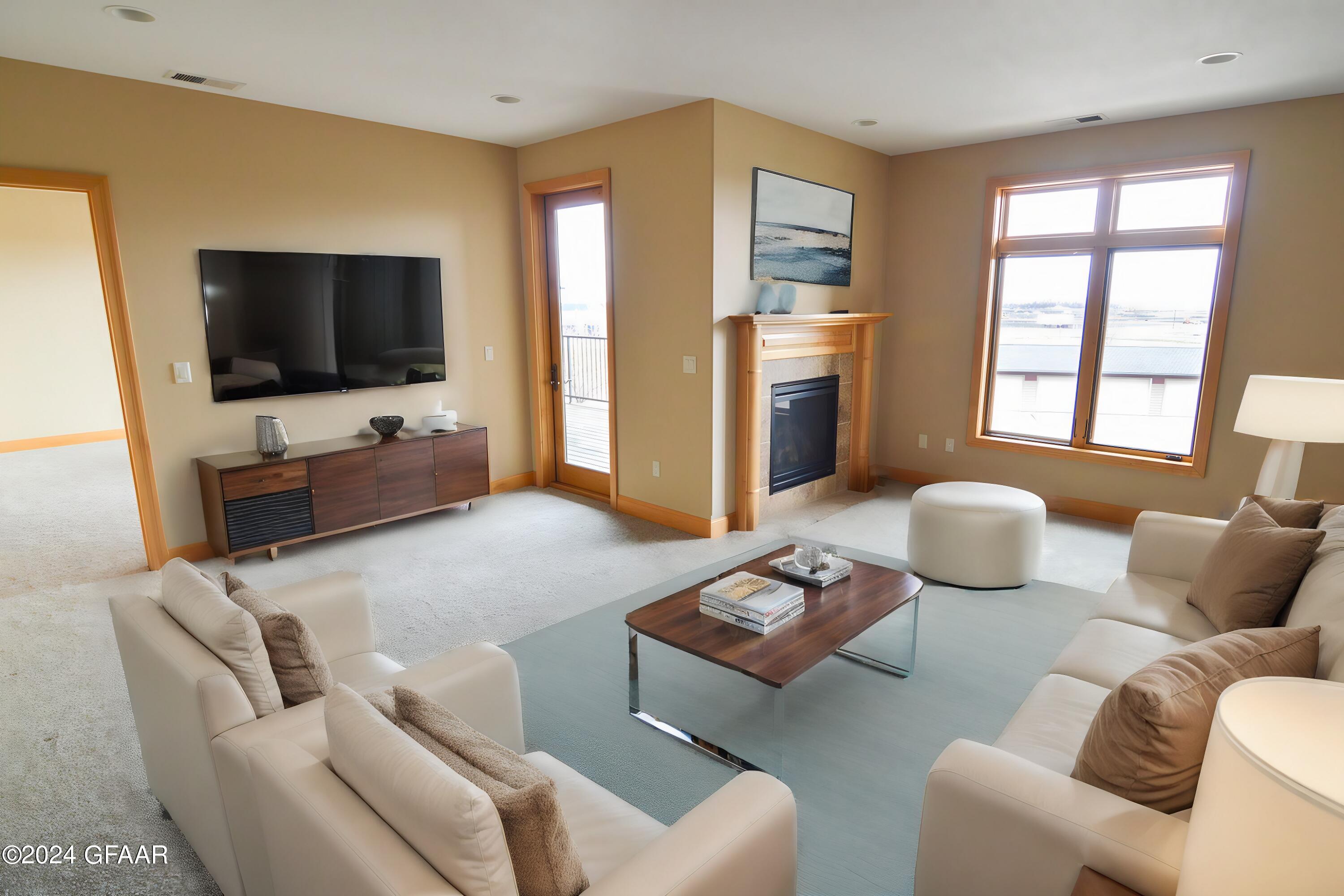 6100 KINGS VIEW Drive, 206
