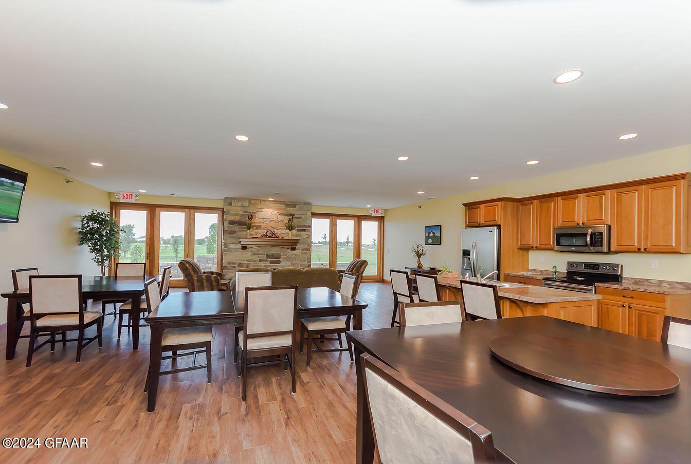 6100 KINGS VIEW Drive, 206