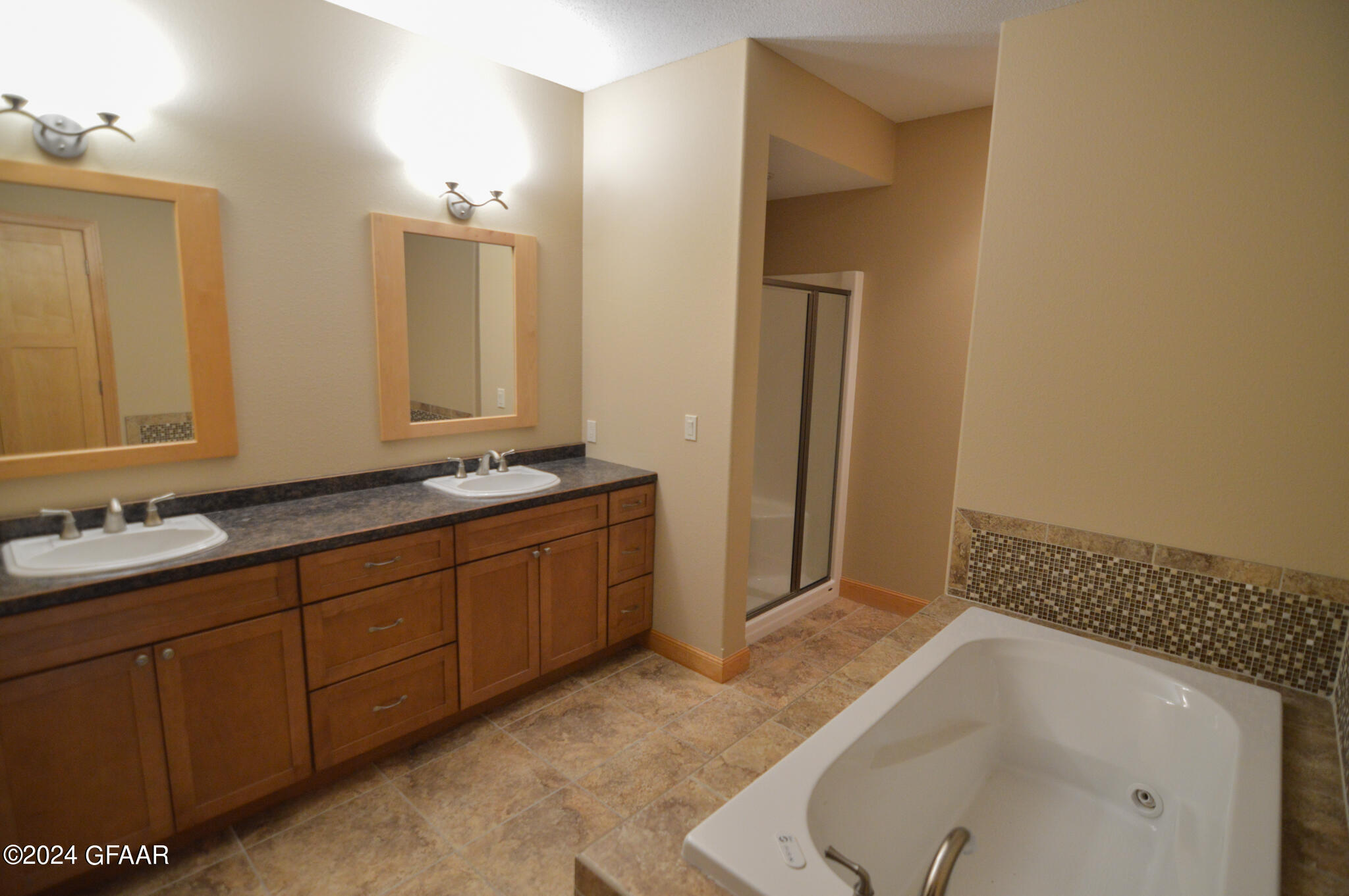 6100 KINGS VIEW Drive, 206