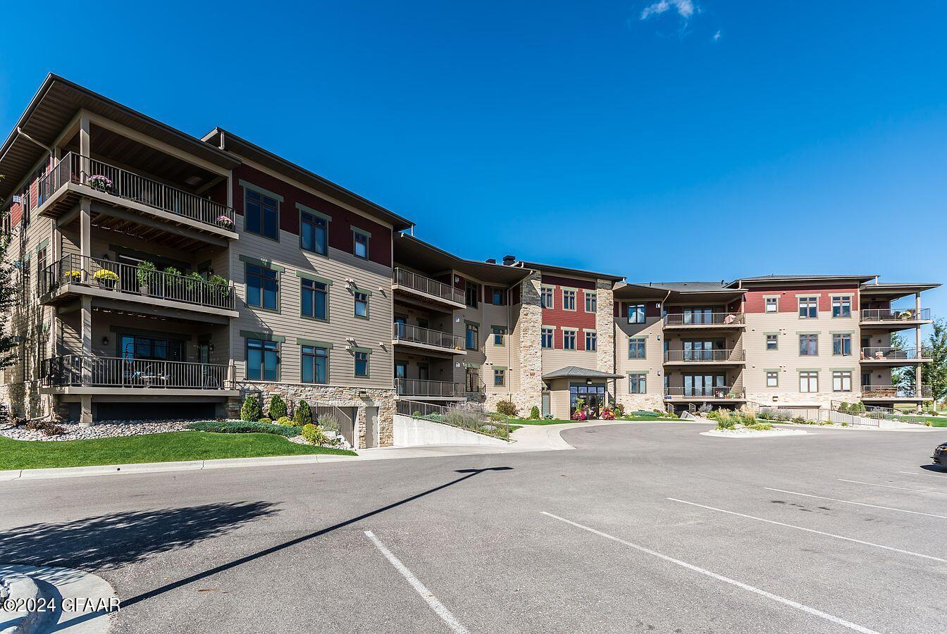 6100 KINGS VIEW Drive, 206