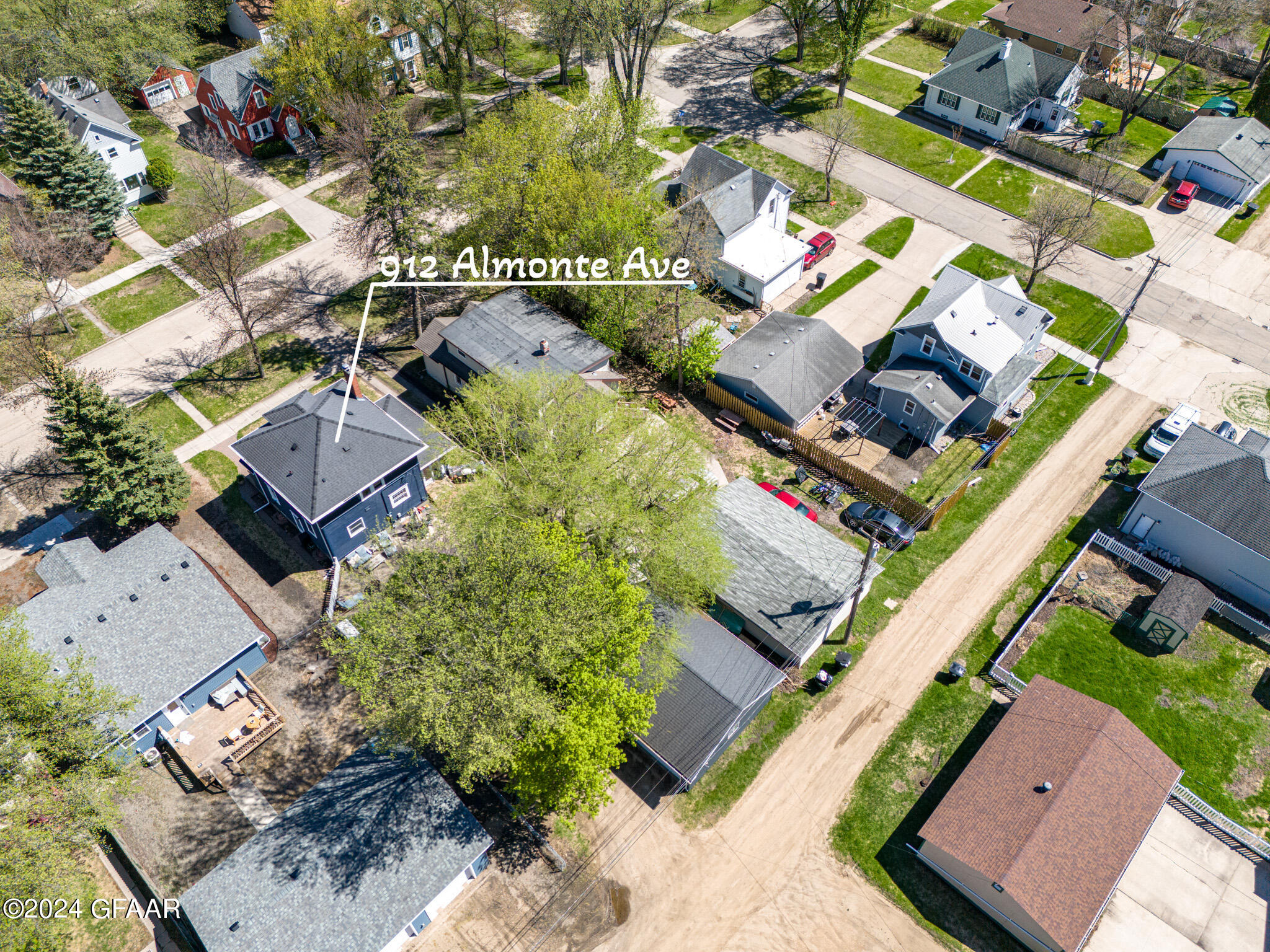 912 ALMONTE AVE