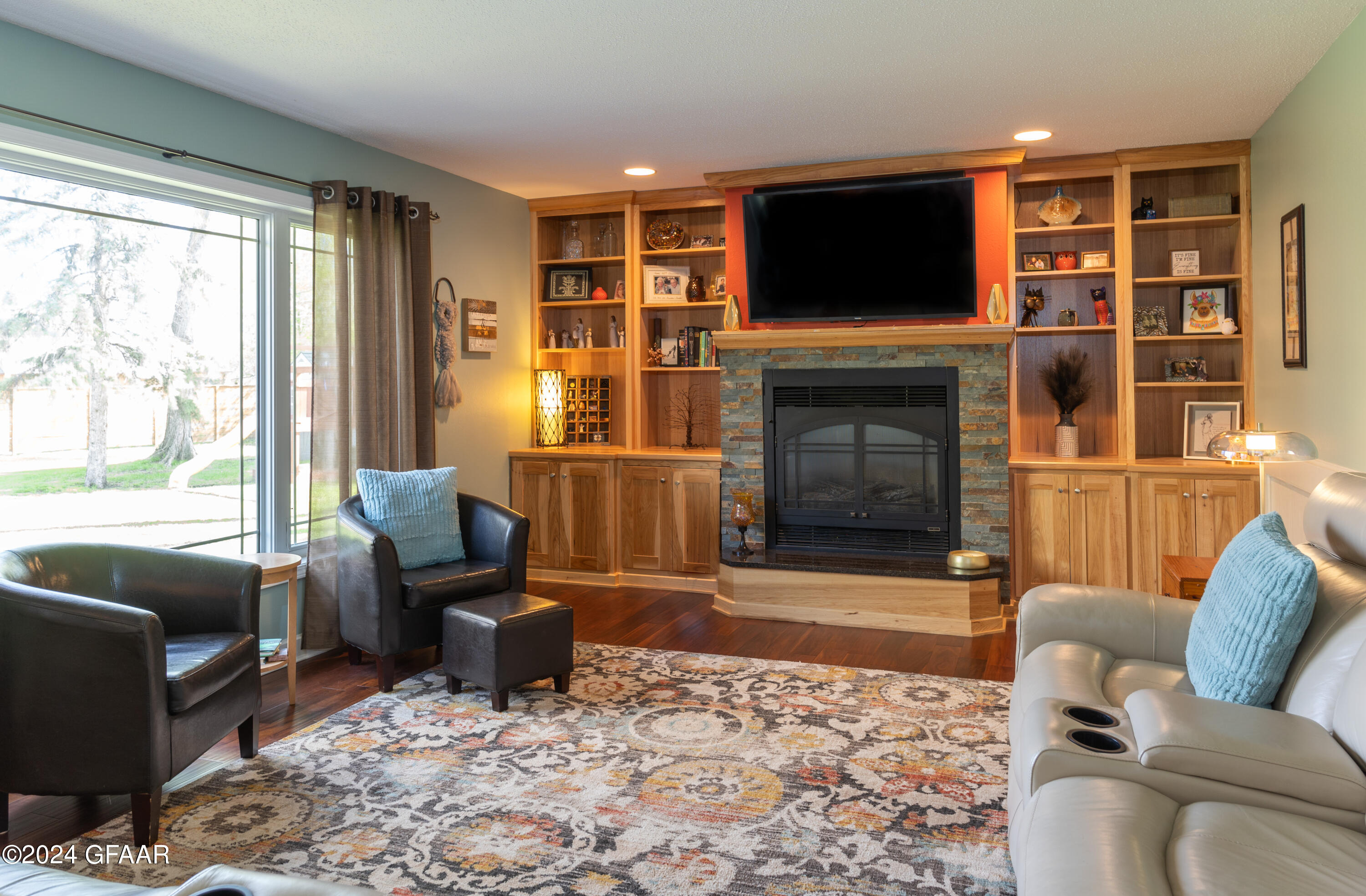 366 WOODLAND Circle