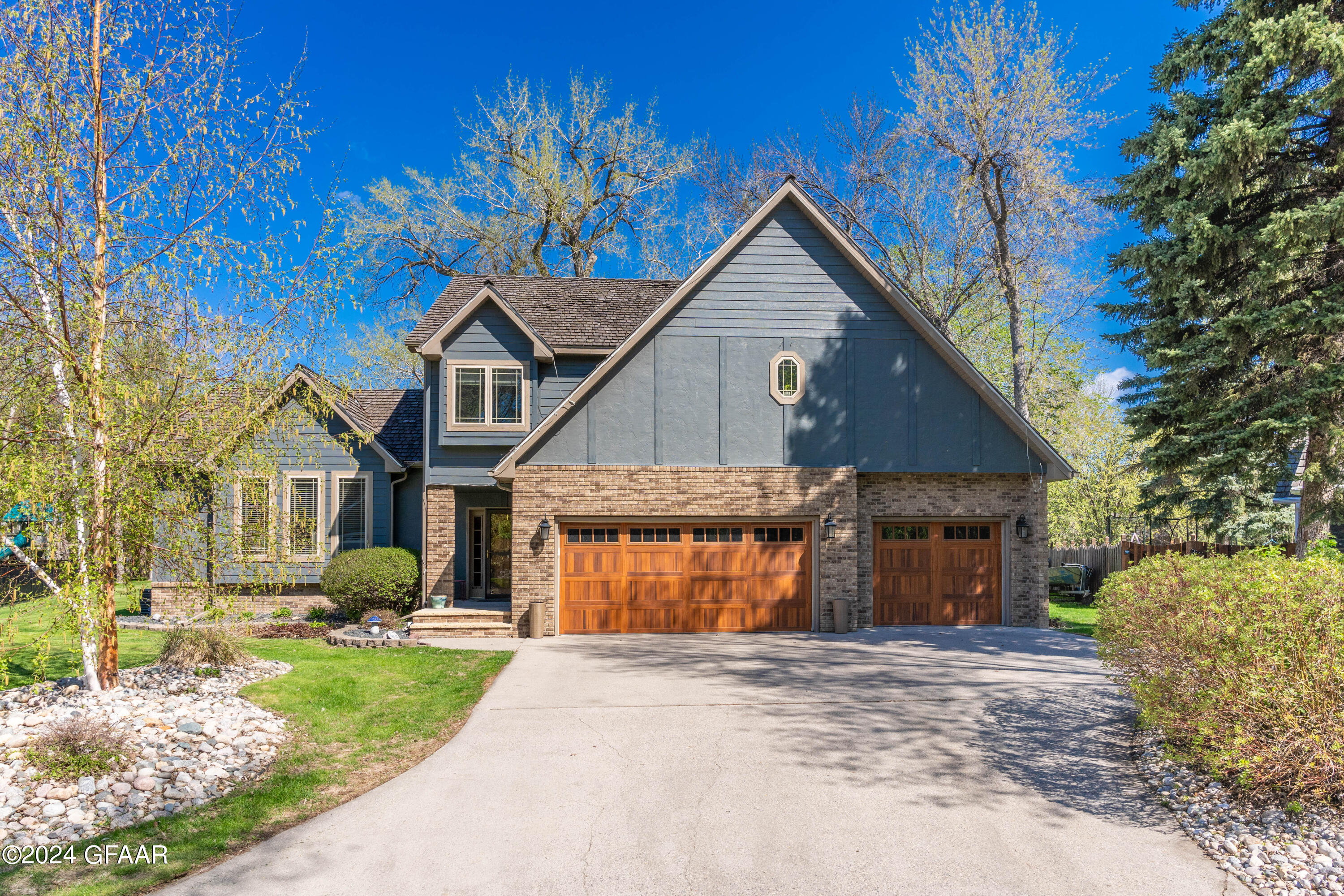 366 WOODLAND Circle