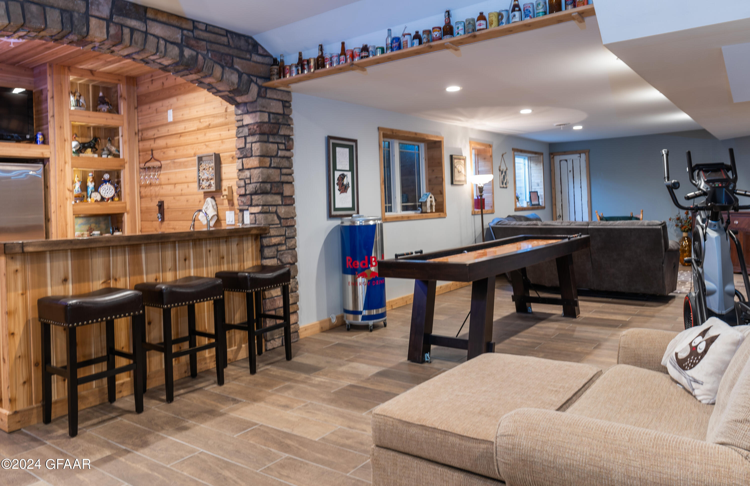 366 WOODLAND Circle