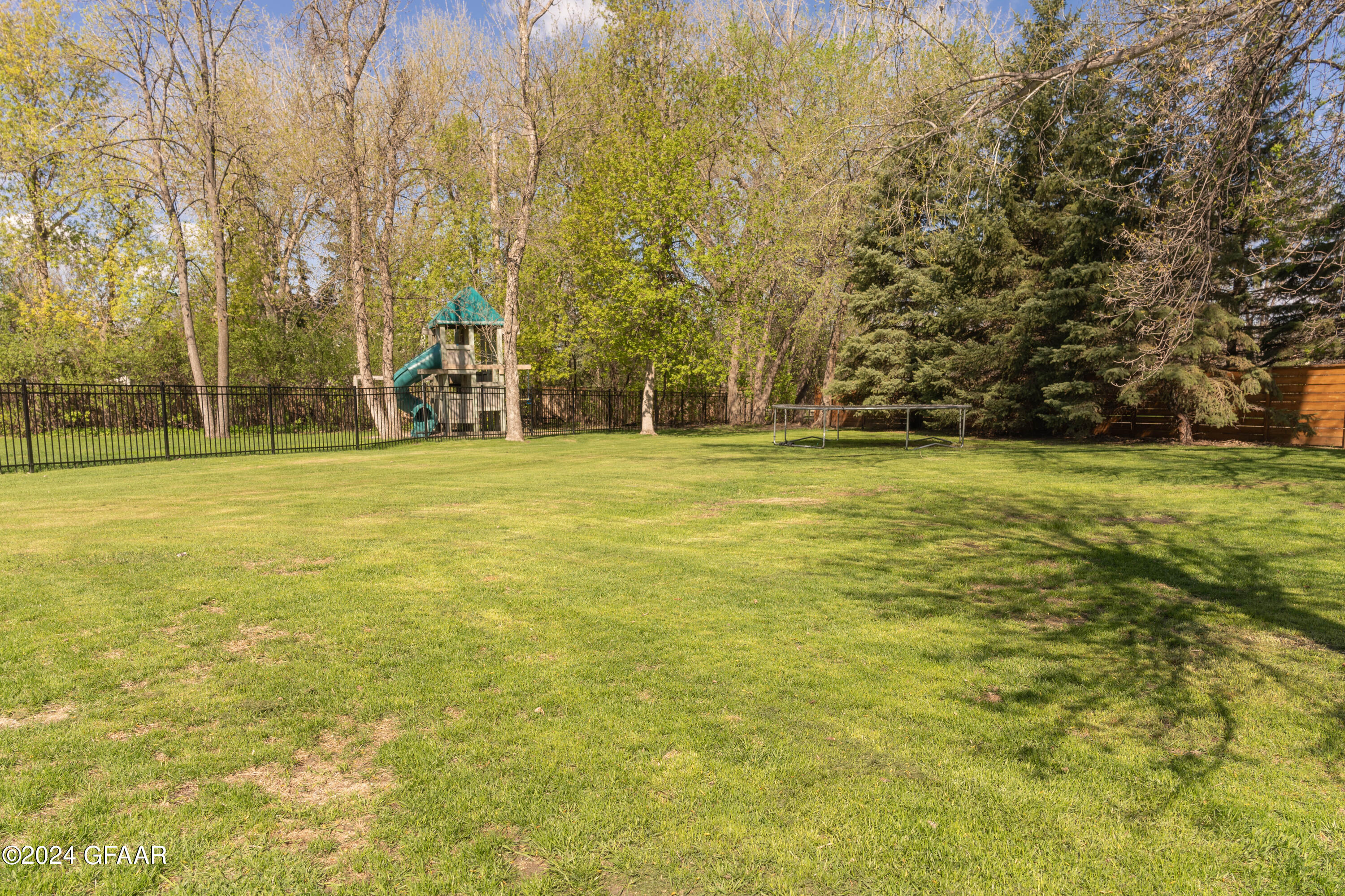 366 WOODLAND Circle