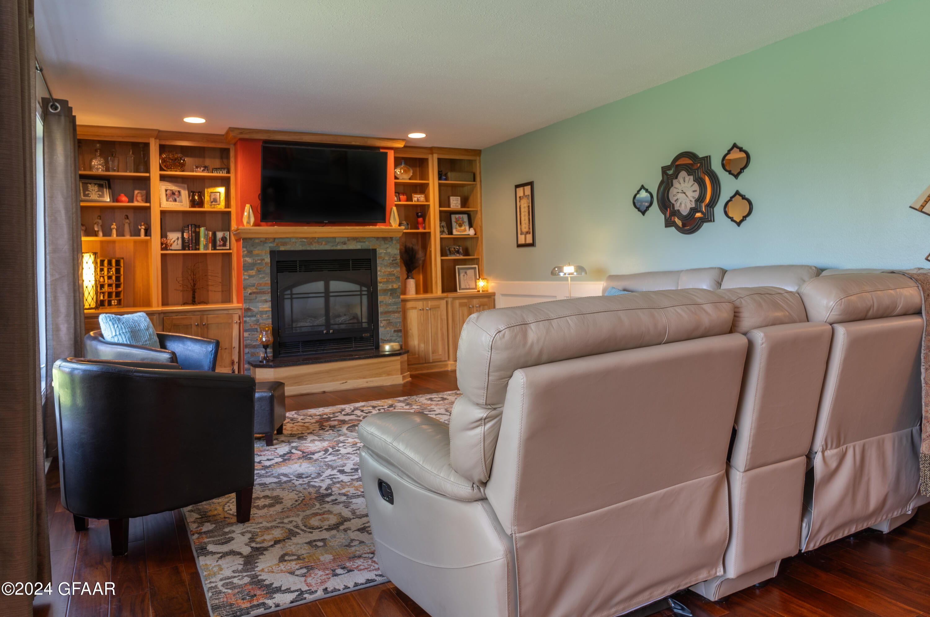 366 WOODLAND Circle