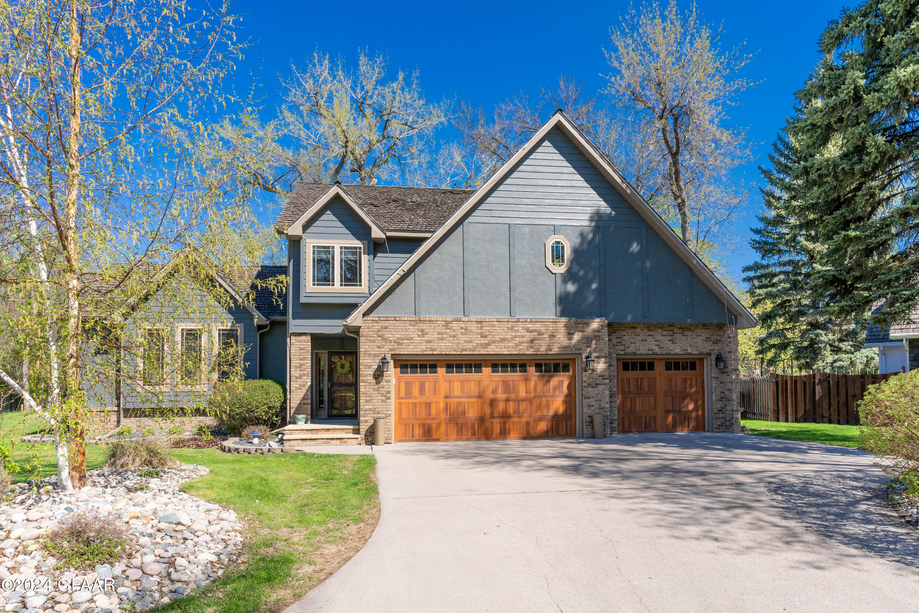 366 WOODLAND Circle