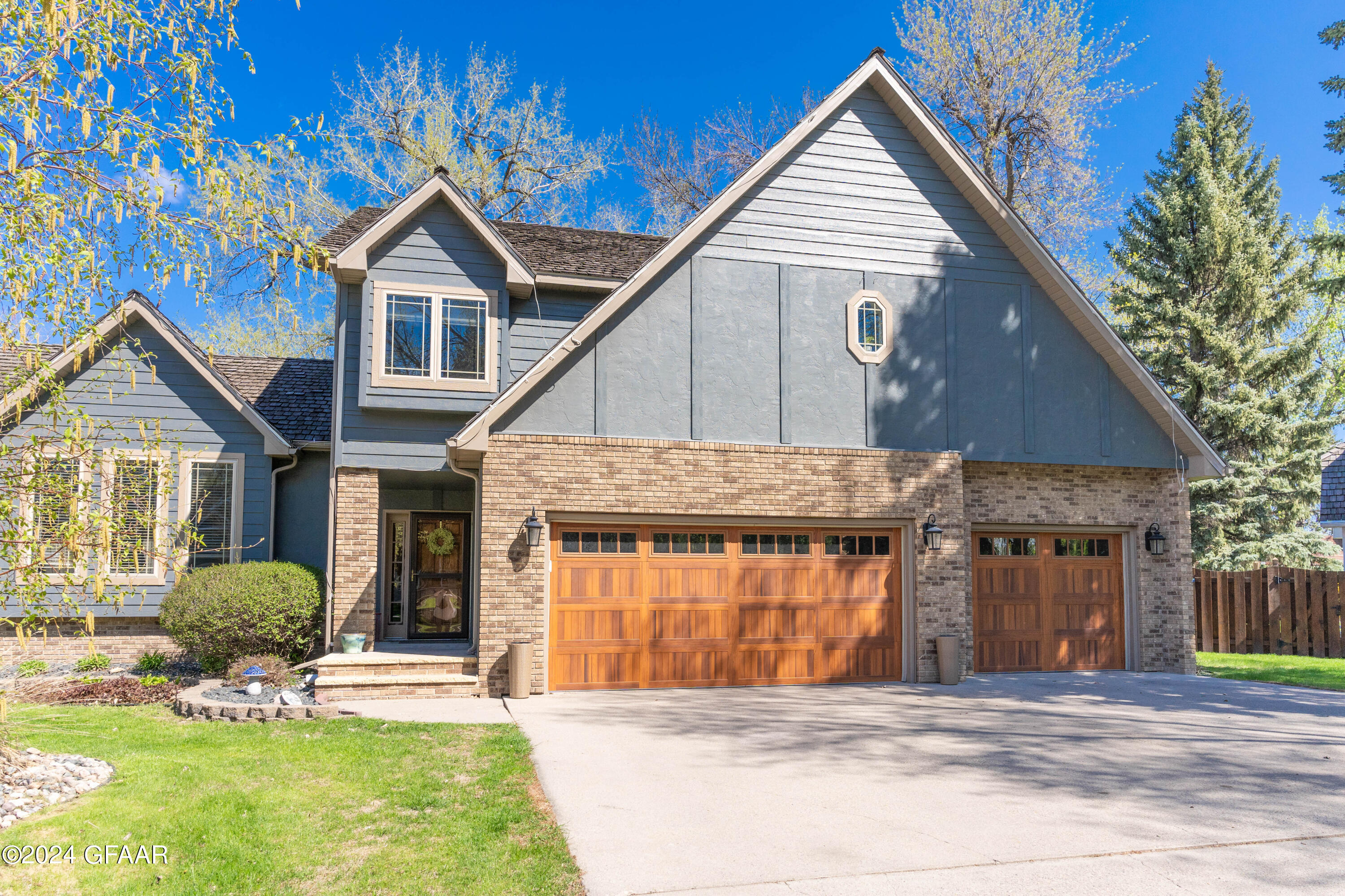 366 WOODLAND Circle