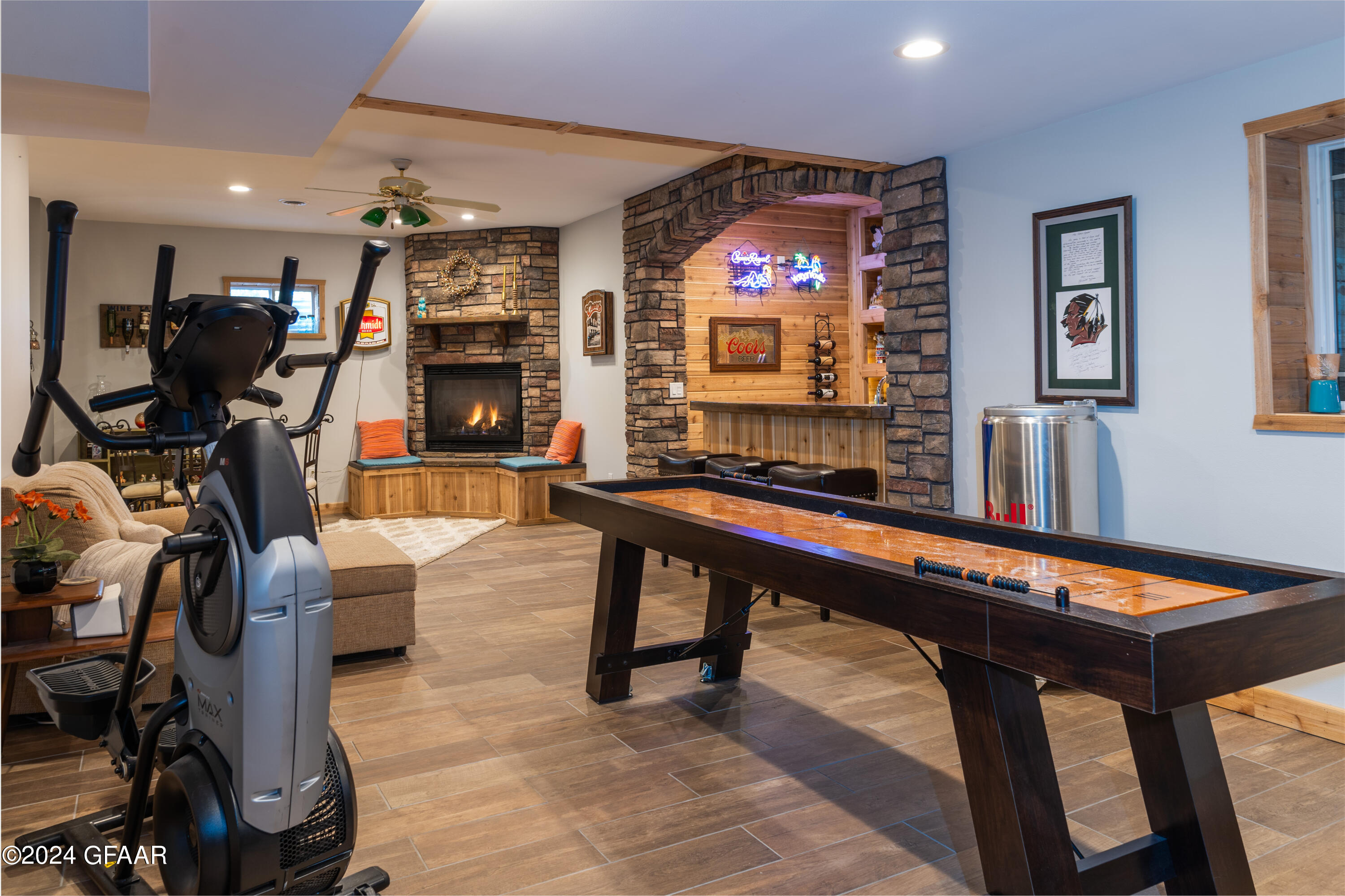 366 WOODLAND Circle