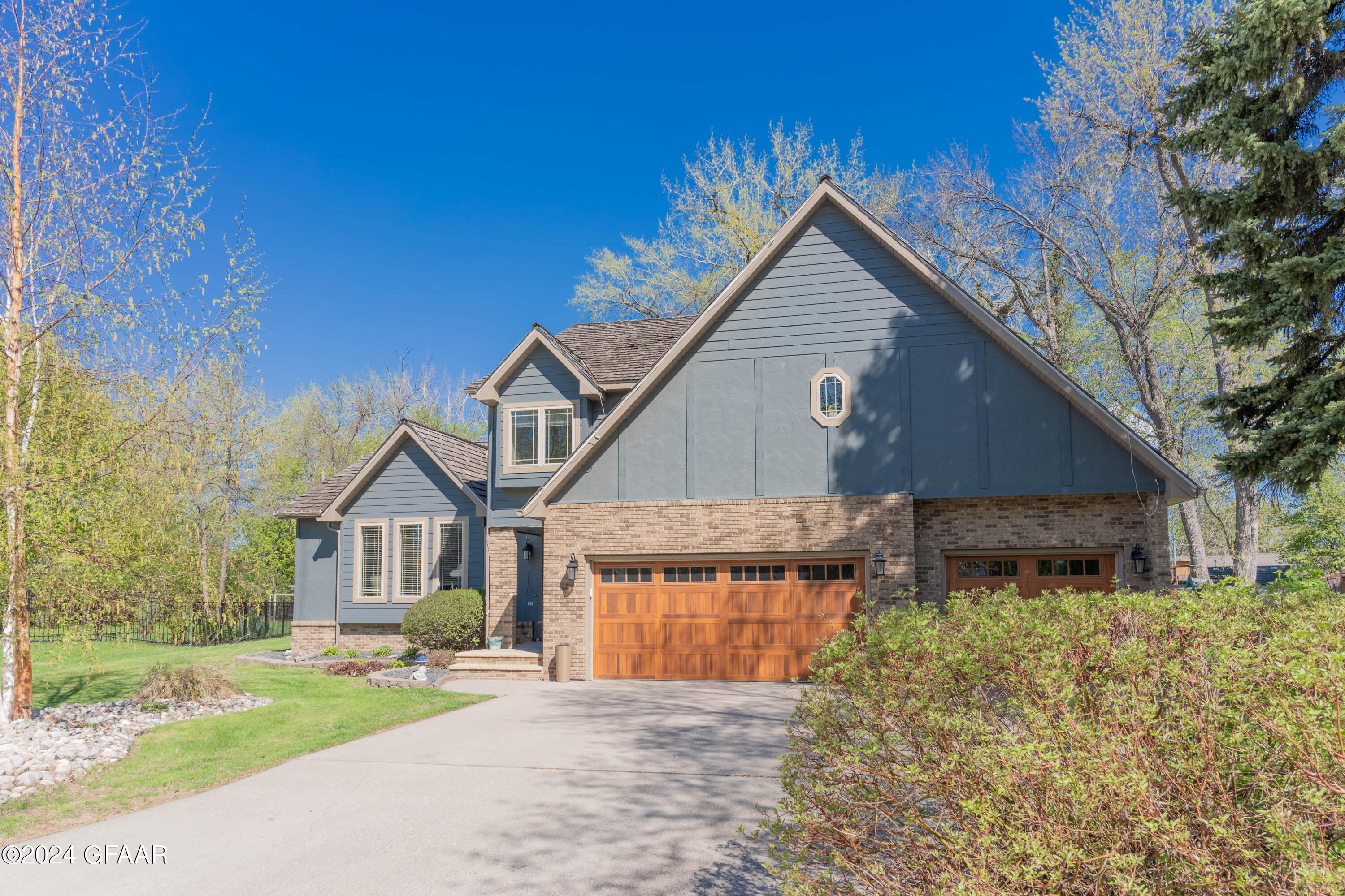 366 WOODLAND Circle