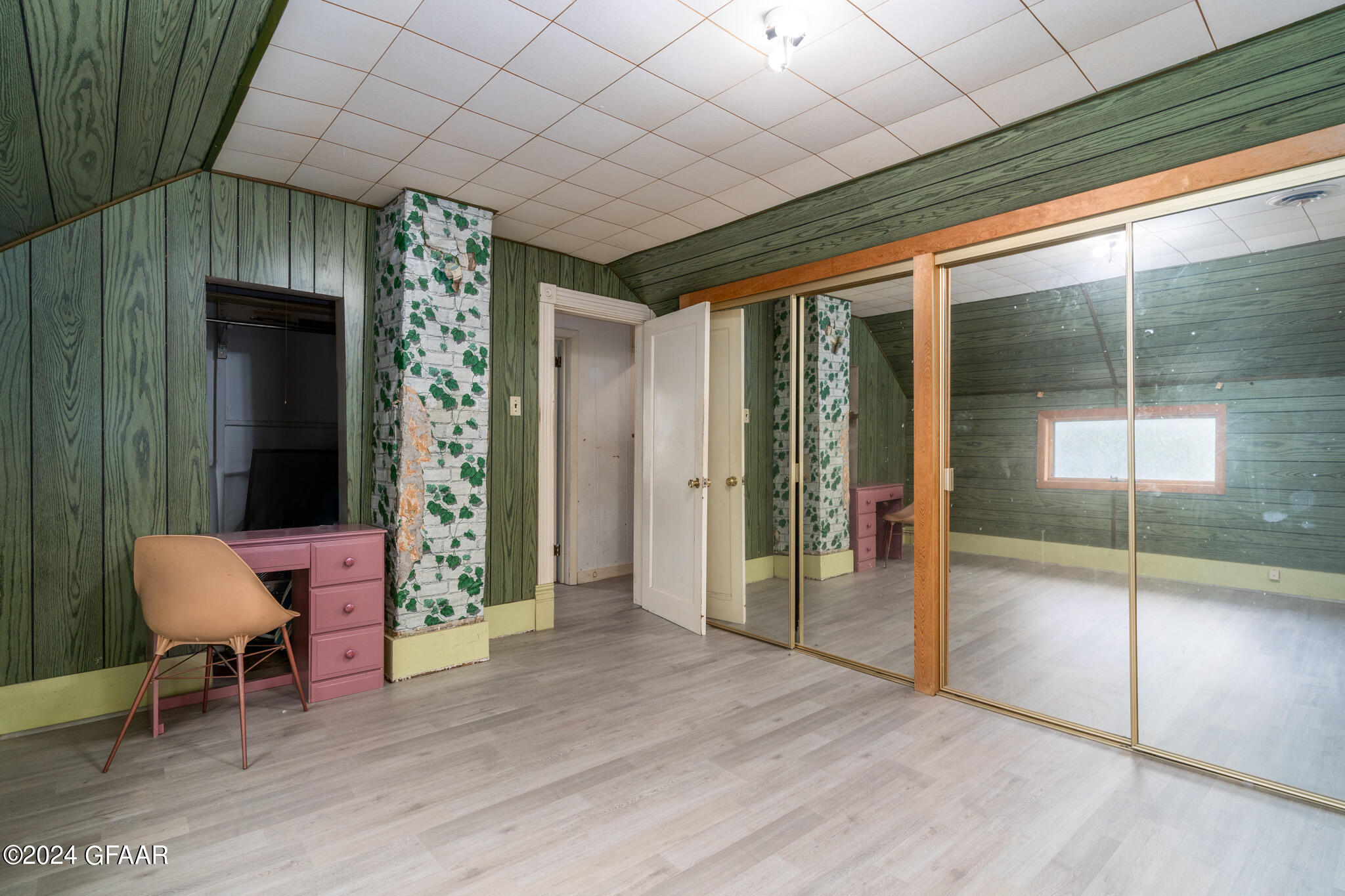 401 JEFFERSON Avenue