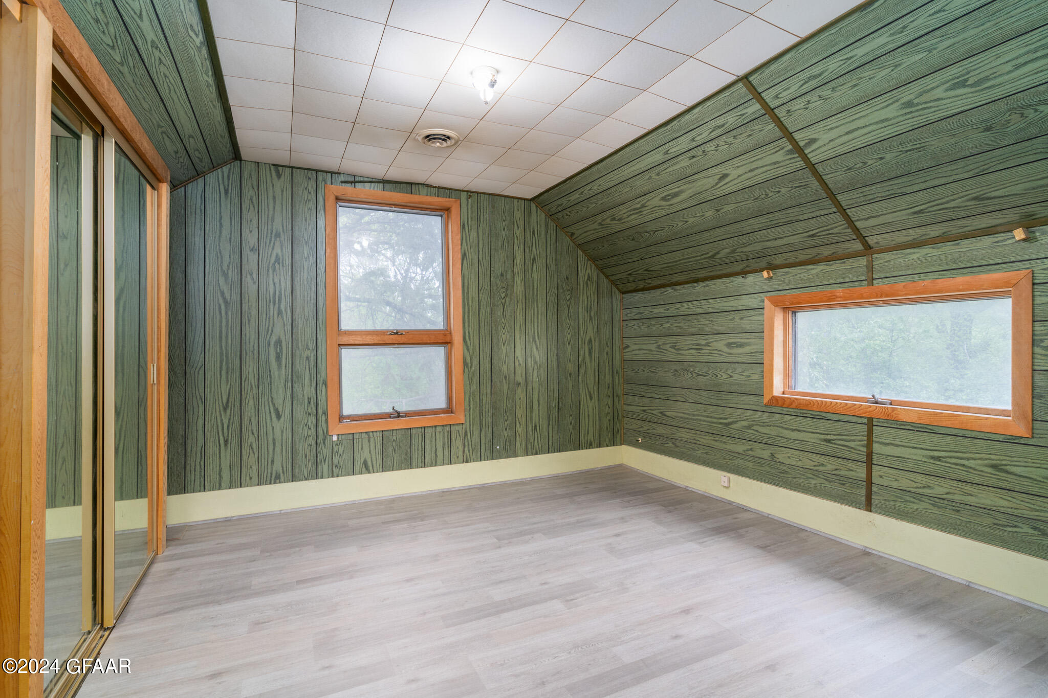 401 JEFFERSON Avenue