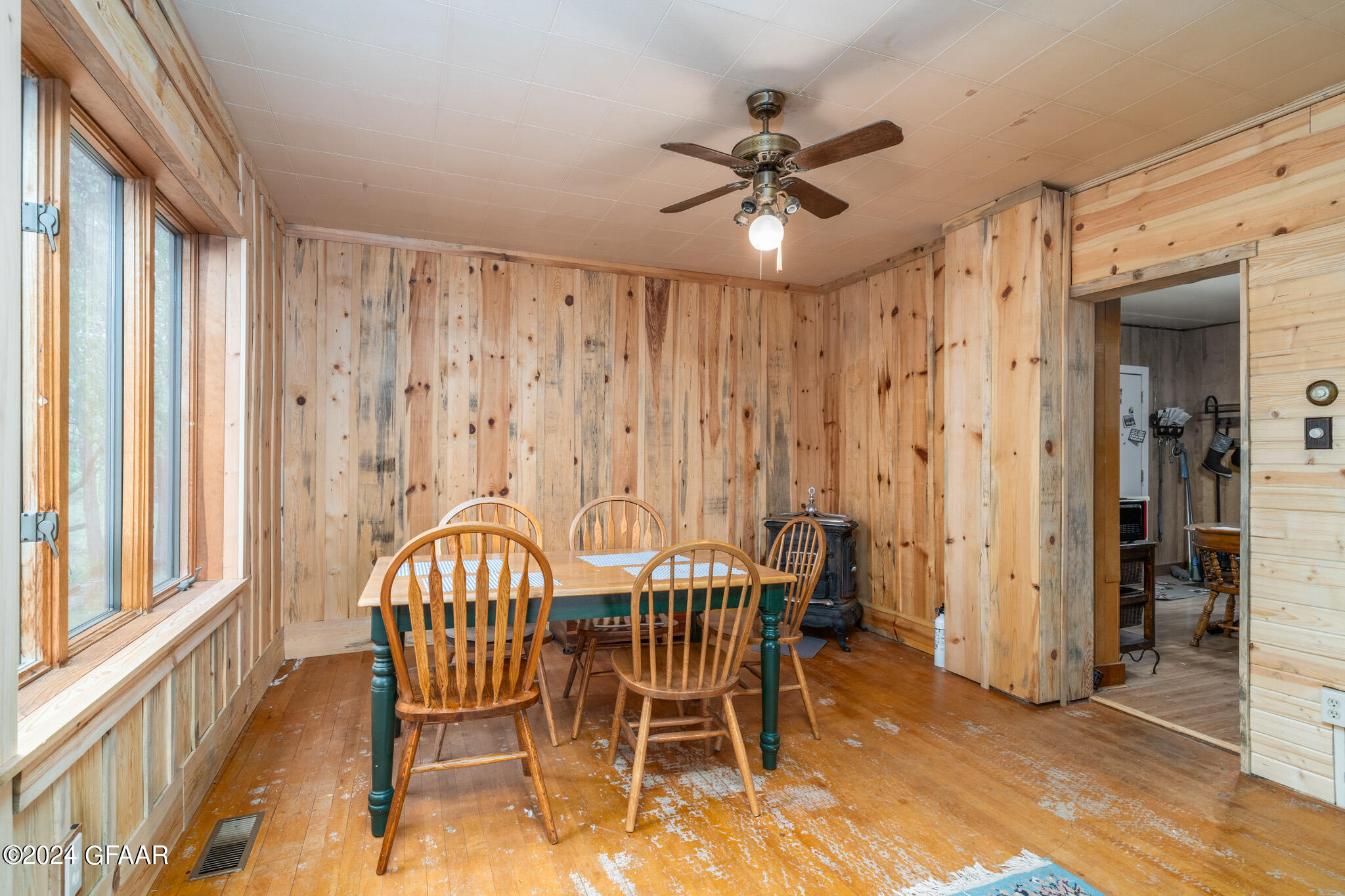 401 JEFFERSON Avenue