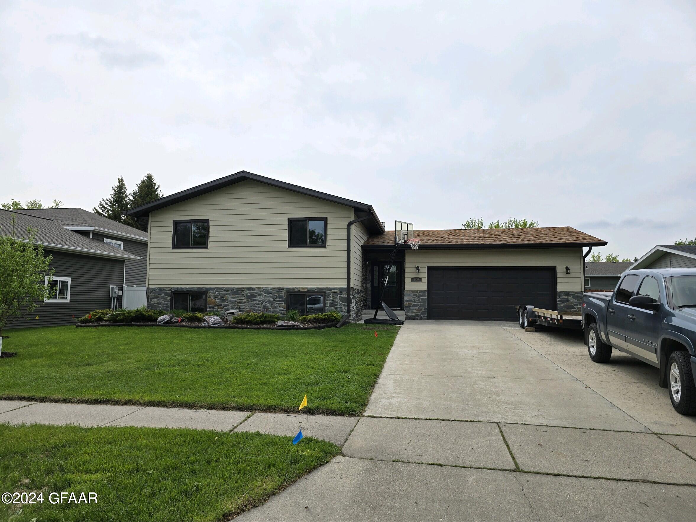 305 WINDWARD HILLS Avenue