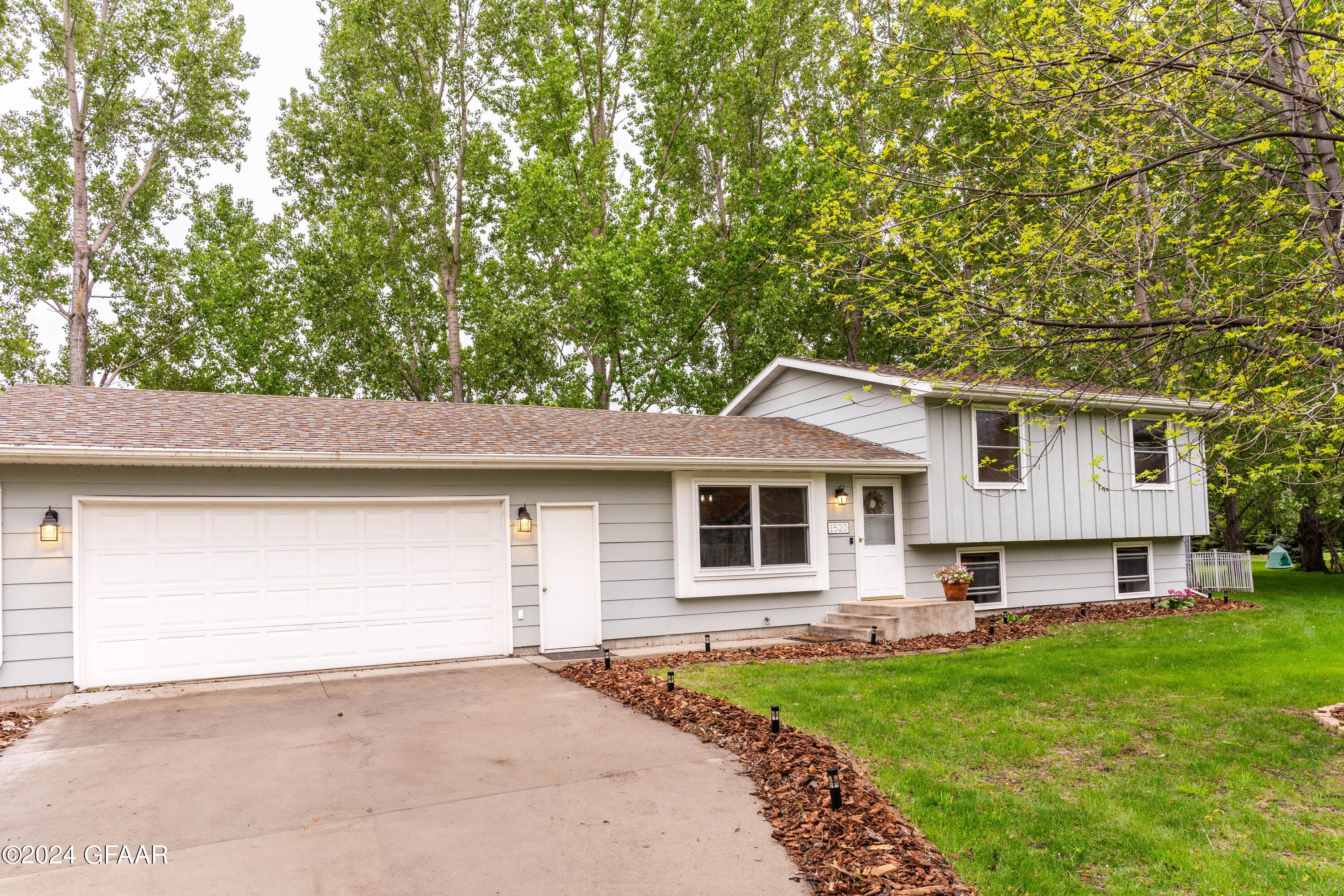 1520 KUSTER Court