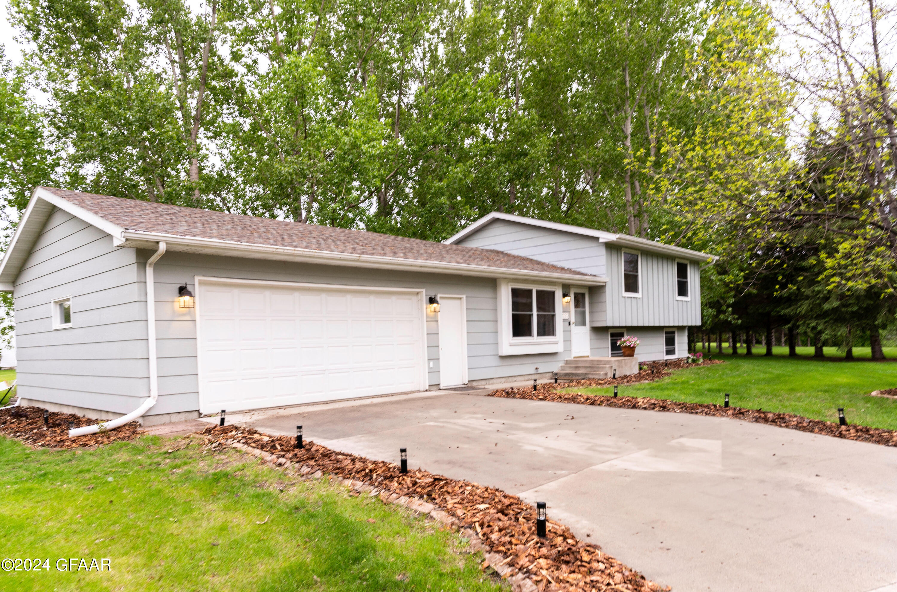 1520 KUSTER Court