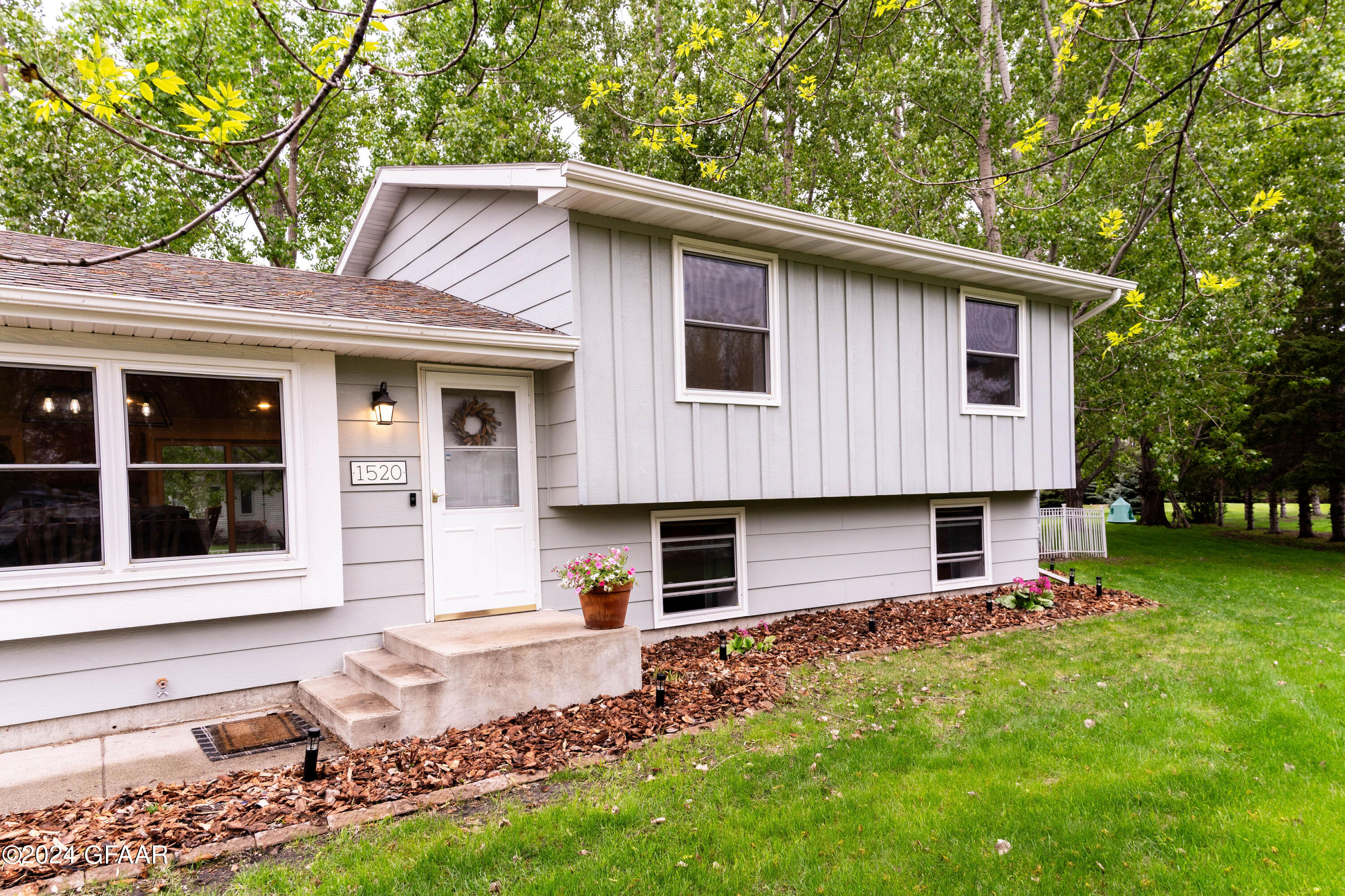 1520 KUSTER Court
