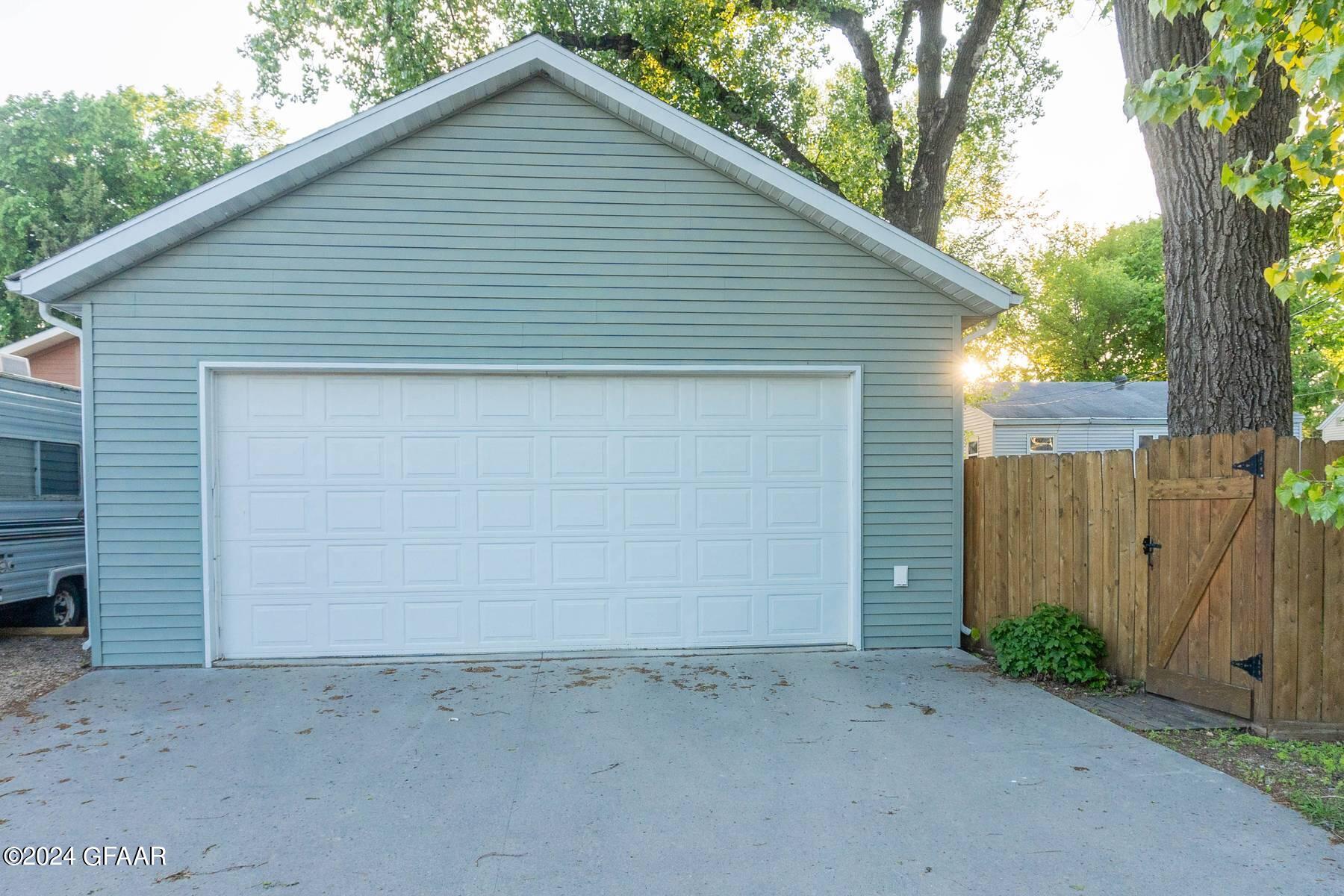 1405 WALNUT Street
