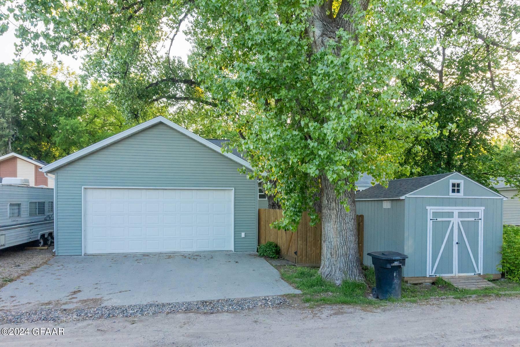 1405 WALNUT Street