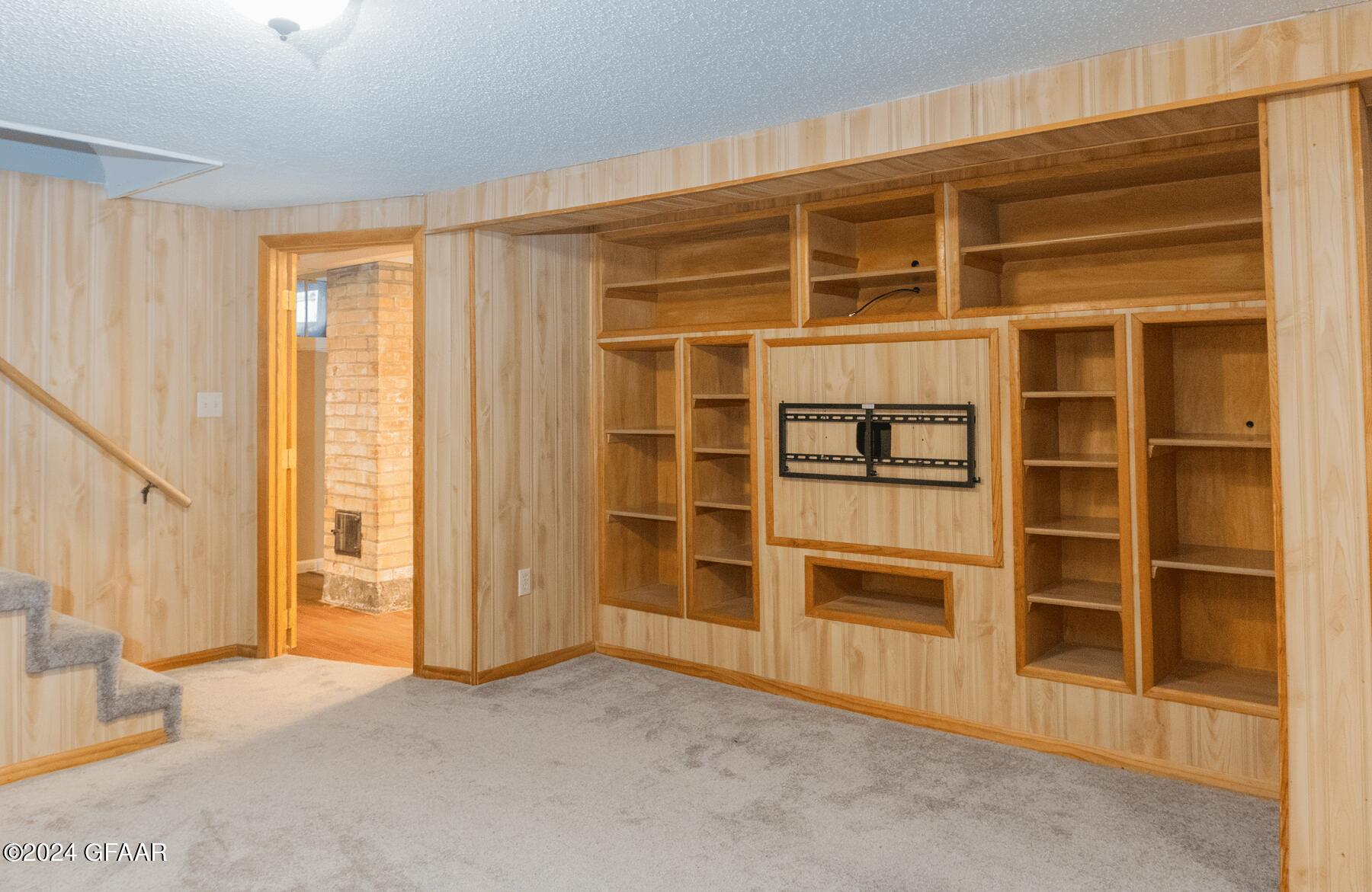 1405 WALNUT Street