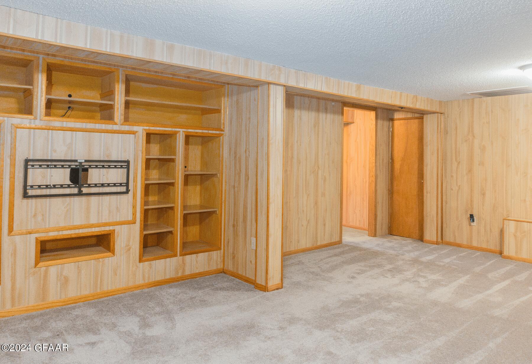 1405 WALNUT Street