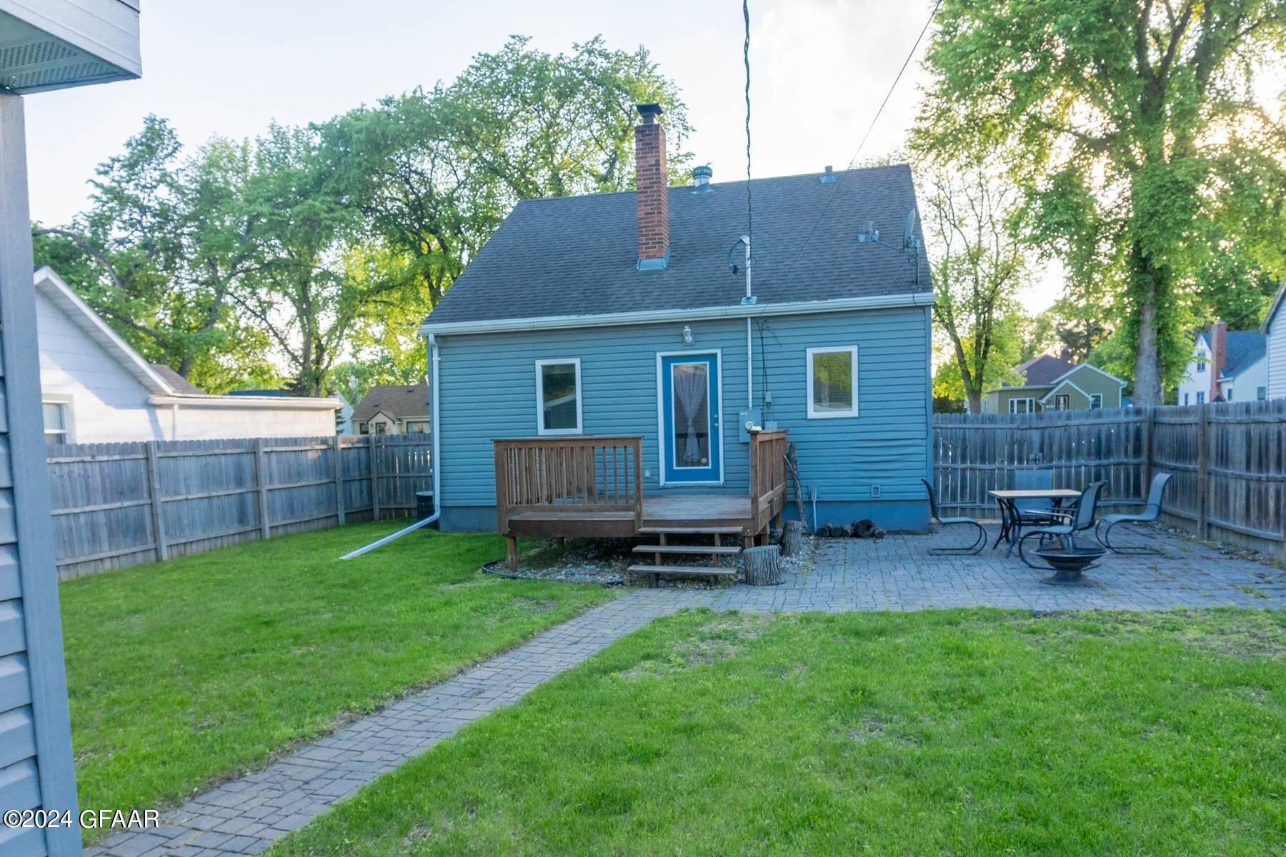 1405 WALNUT Street
