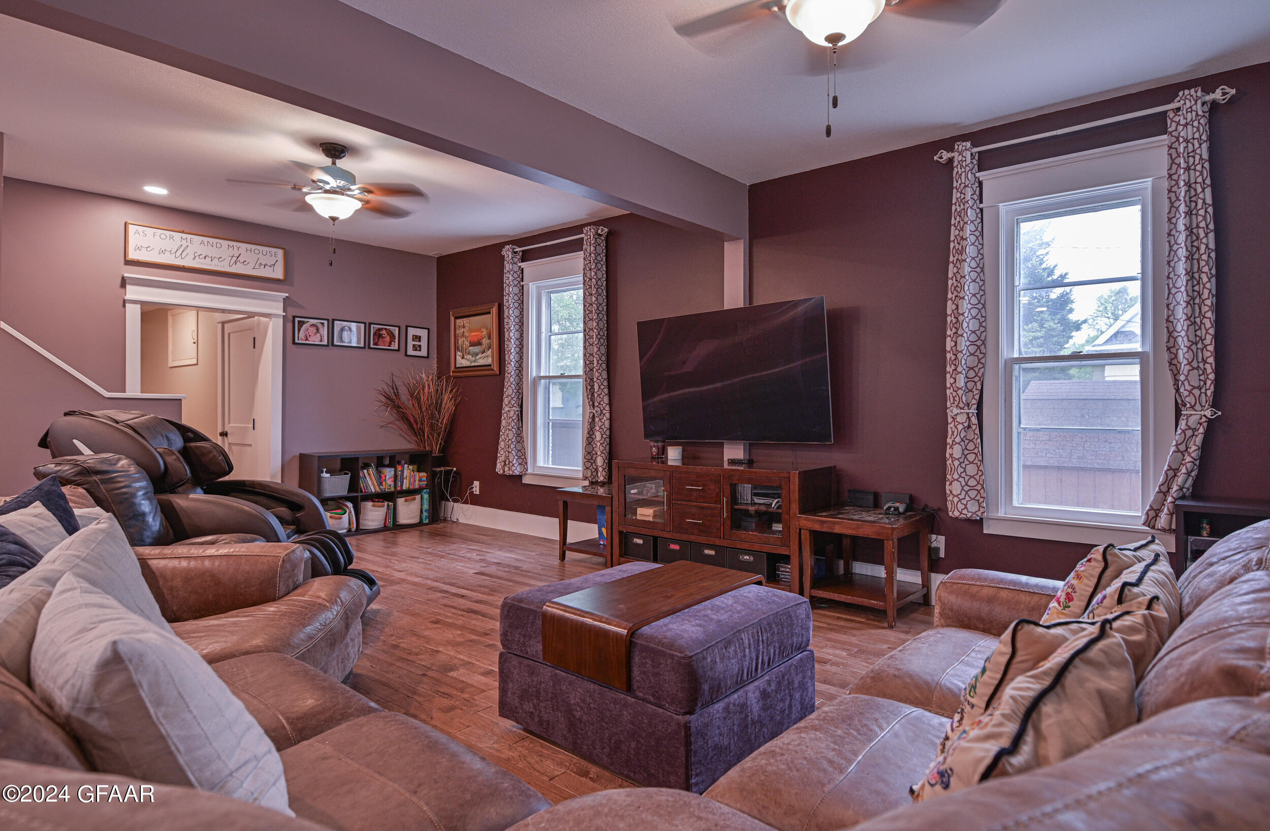 215 E 5TH Street